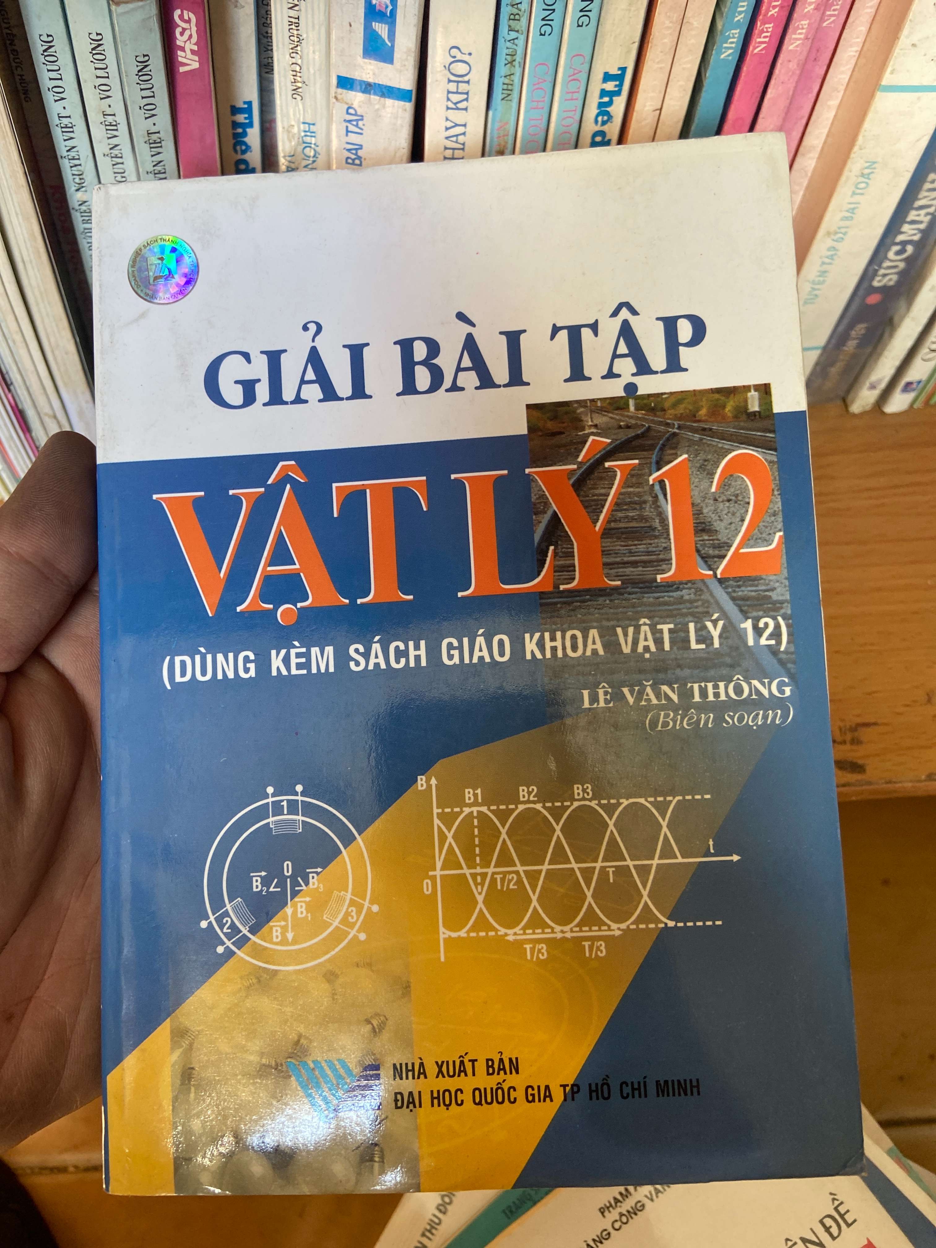 Giải Bài Tập Vật Lý 12 (Dùng Kèm Sách Giáo Khoa Vật Lý 12) - Lê Văn Thông 2002 Tham khảo - luyện thi VAVO-AK1T2