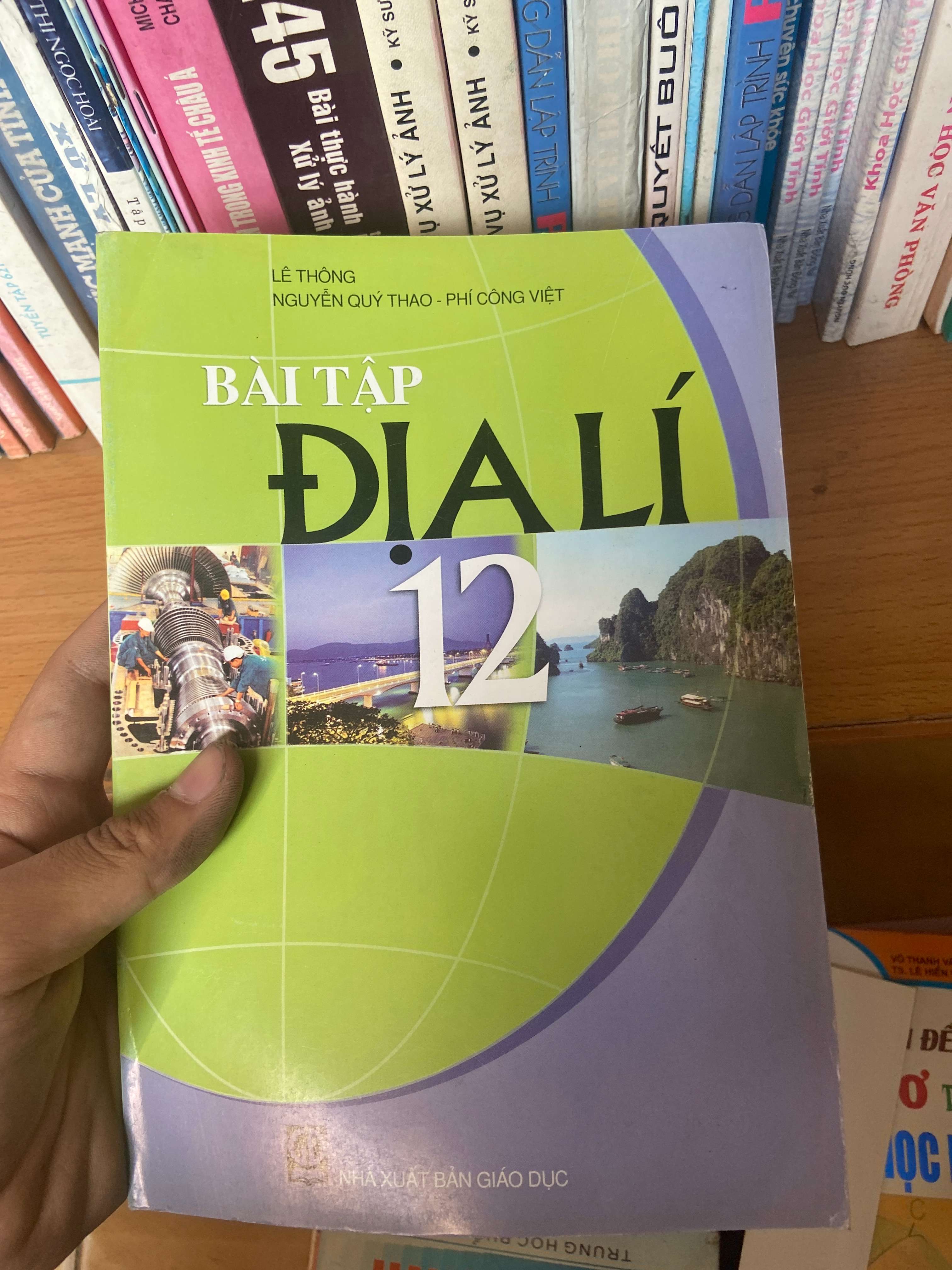 Bài Tập Địa Lí 12 - Lê Thông, Nguyễn Quý Thao, Phí Công Việt 2009 Tham khảo - luyện thi VAVO-AK1T3