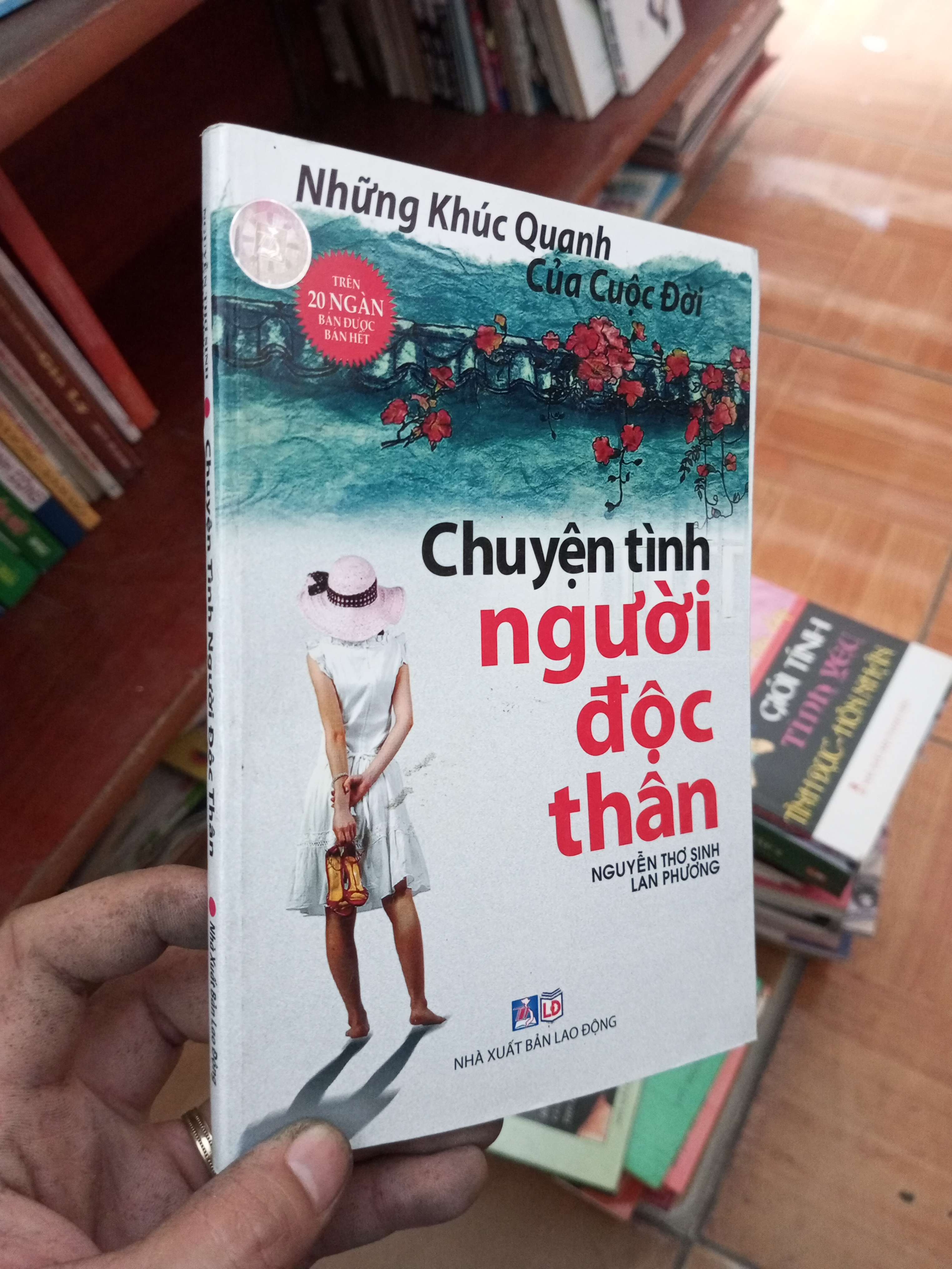 Chuyện tình người độc thân - Thơ Sinh 2010 Sách văn học VAVO-AK19