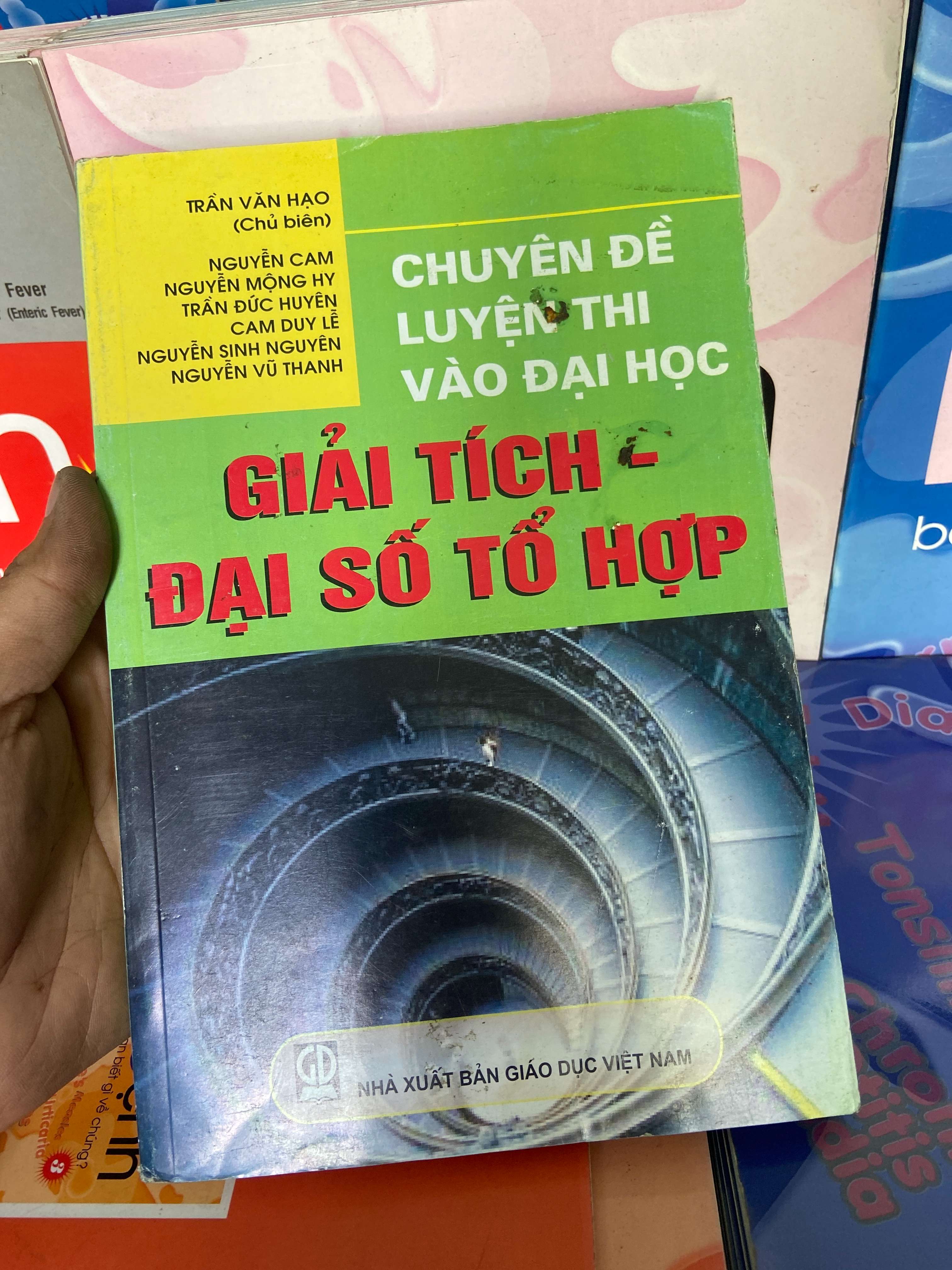 Giải Tích - Đại Số Tổ Hợp (Chuyên Đề Luyện Thi Vào Đại Học) - Trần Văn Hạo, Nguyễn Cam, Nguyễn Mộng Hy, Trần Đức Huyên, Cam Duy Lễ, Nguyễn Sinh Nguyên, Nguyễn Vũ Thanh 2011 Tham khảo - luyện thi VAVO-AK1T1