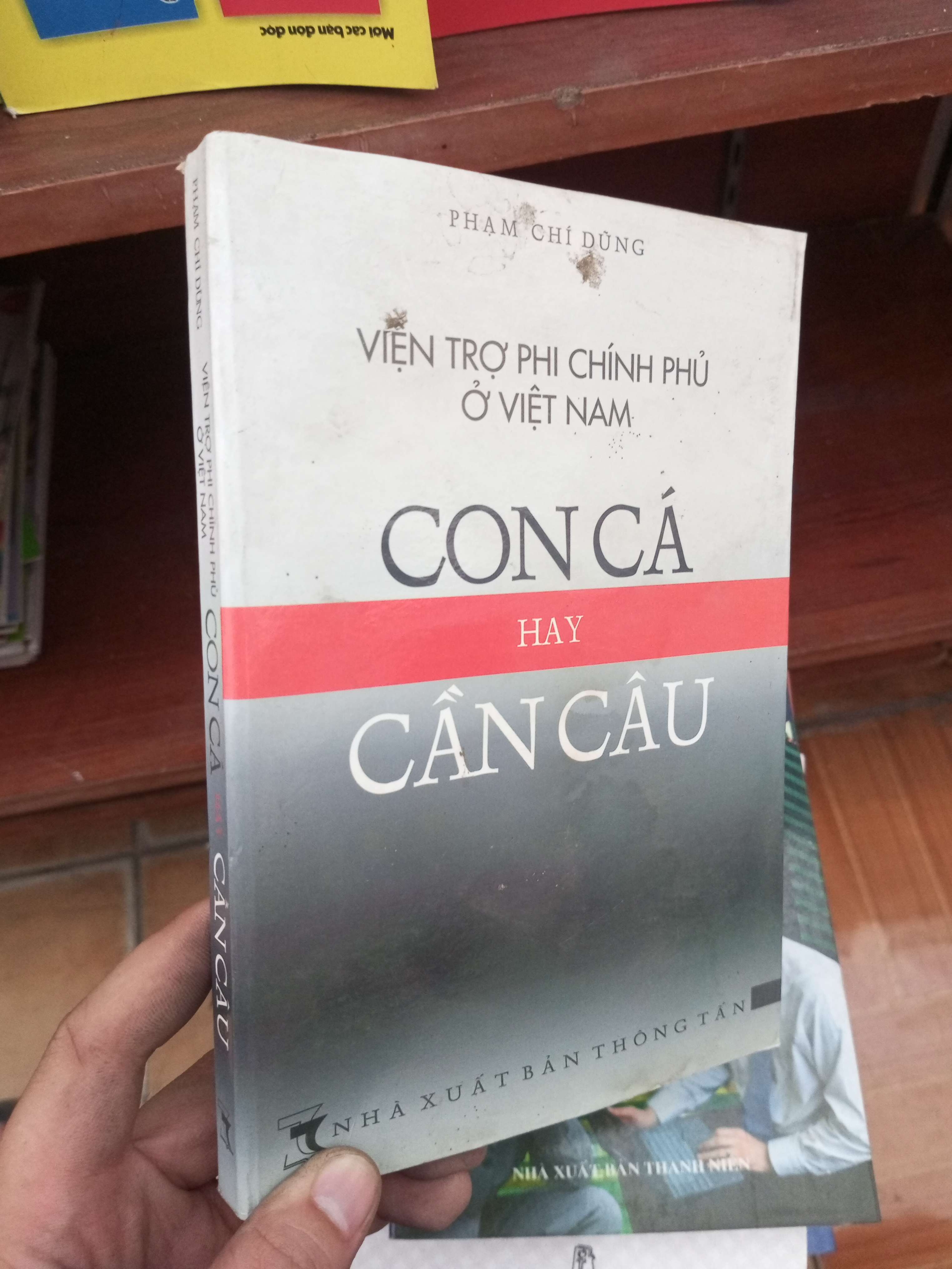 Viện trợ phi chính phủ ở Việt Nam con cá hay cần câu - Chí Dũng 2006 Lịch sử Việt Nam VAVO-AK19