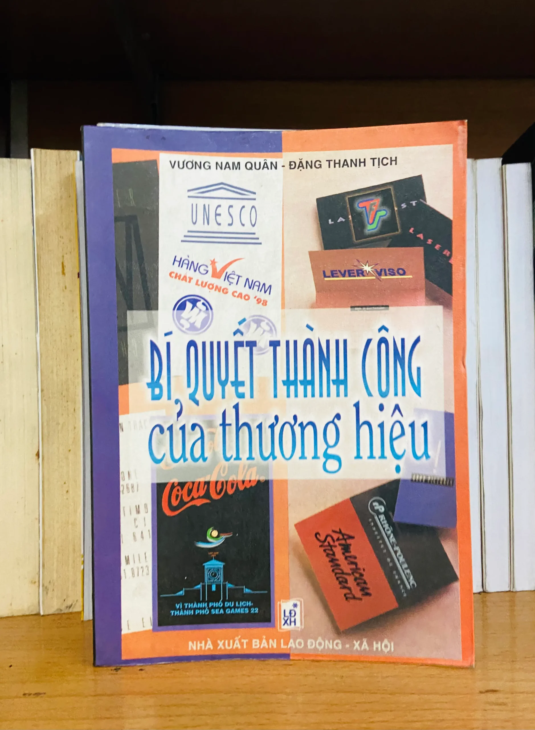 Bí quyết thành công của thương hiệu - Vương Nam Quân, Đặng Thanh Tịch - Kinh doanh VAVOXA2T1-12