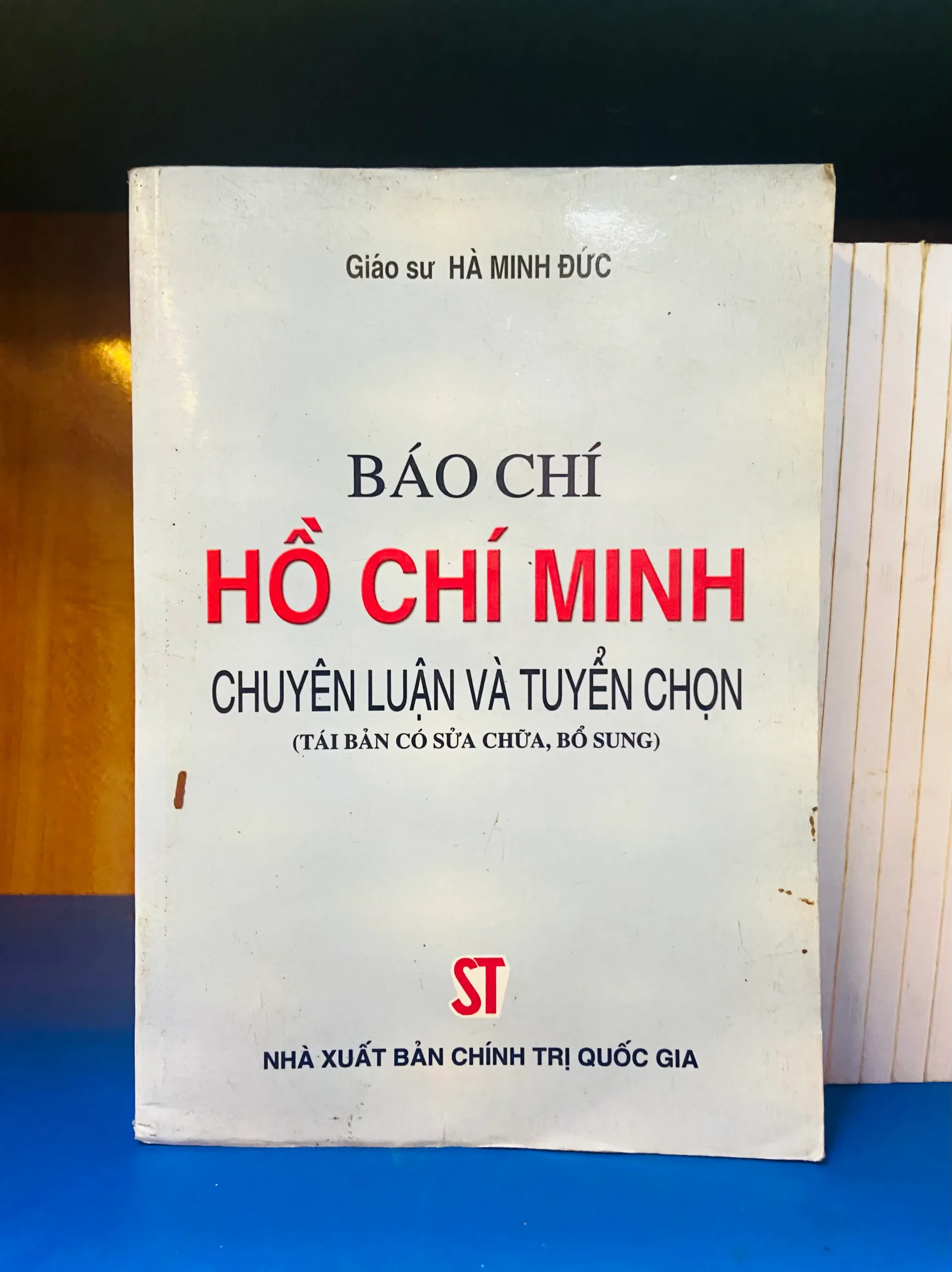 Báo chí Hồ Chí Minh chuyên luận và tuyển chọn - Văn học VAVOY-18