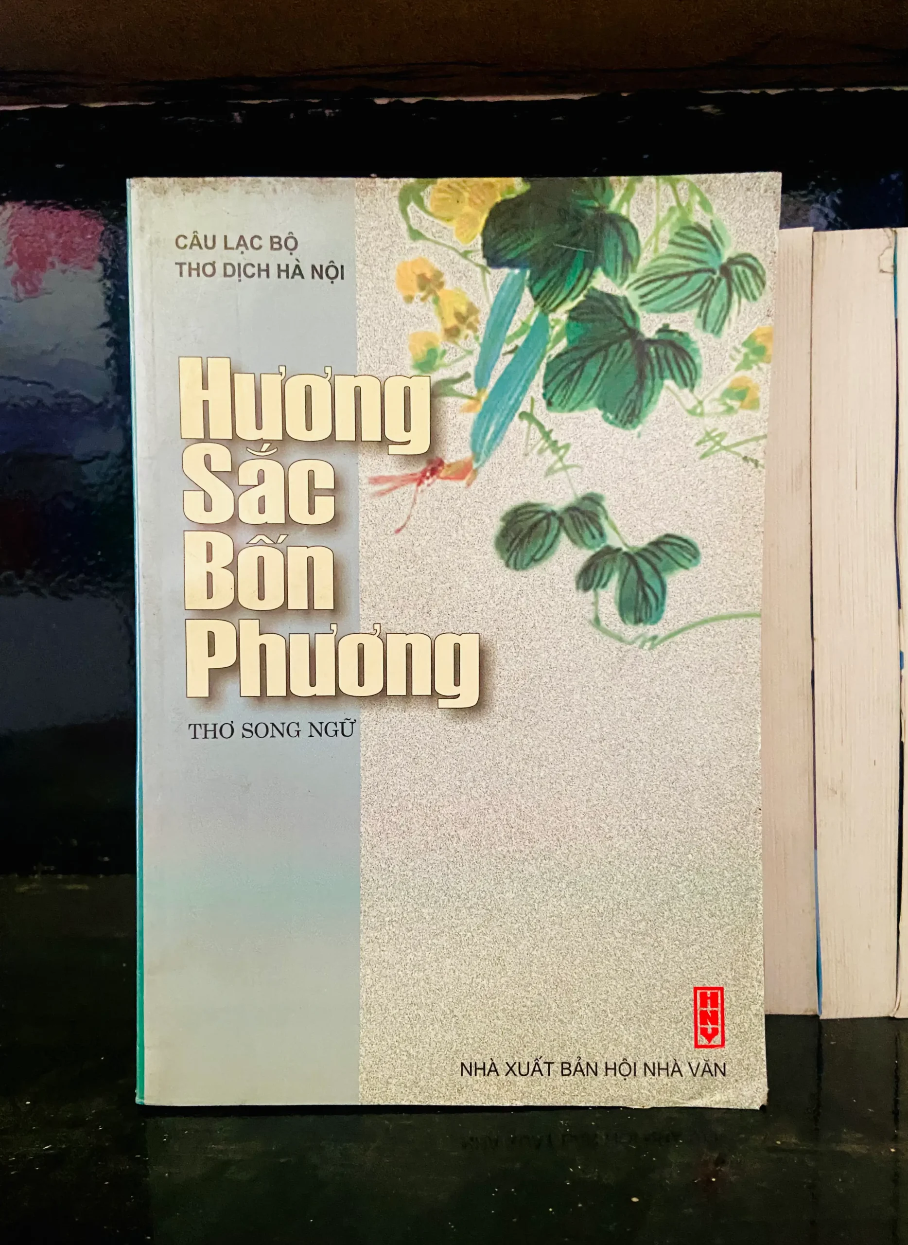 Hương sắc Bốn Phương - Văn học VAVOA1T2-20
