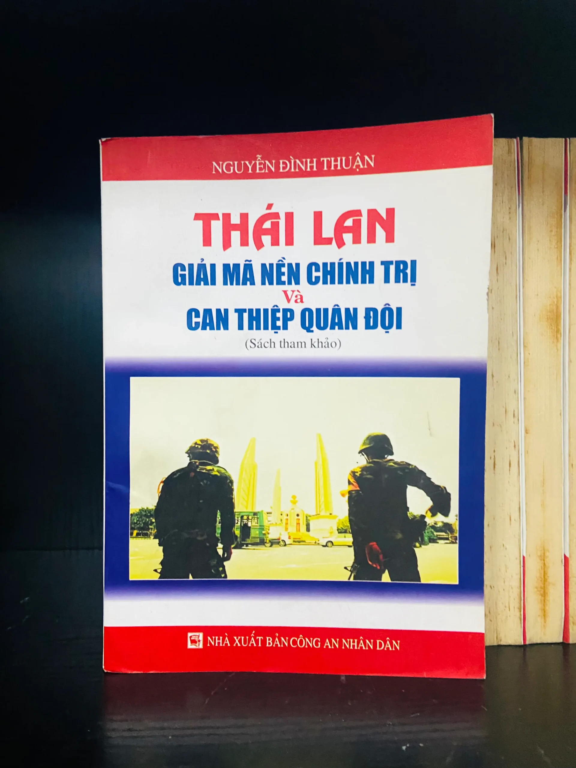 Thái Lan giải mã nền chính trị và can thiệp quân đội - Nguyễn ĐìnhThuận - Pháp luật VAVOC2T1-1