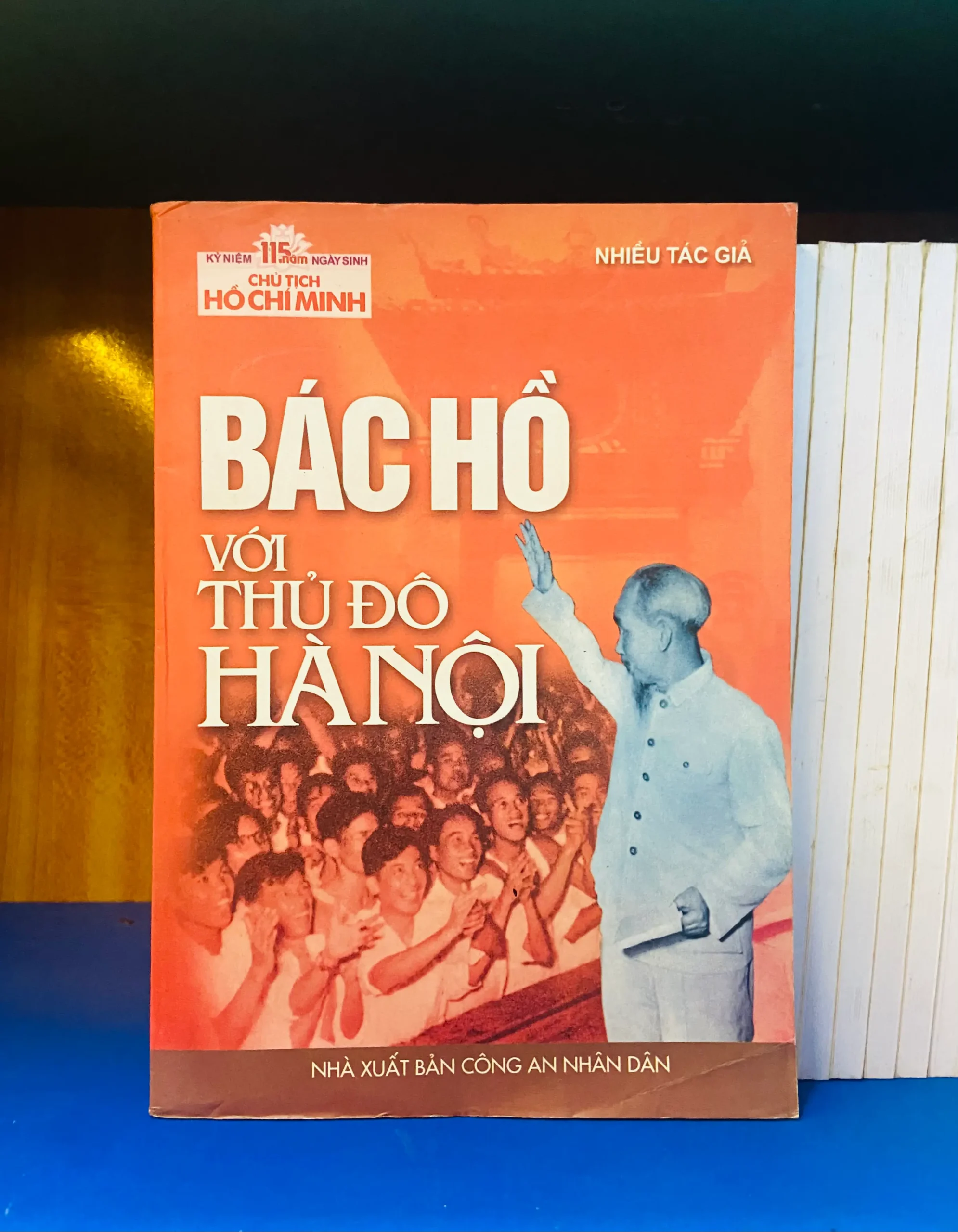 Bác Hồ với thủ đô Hà Nội - Văn học VAVOY-43