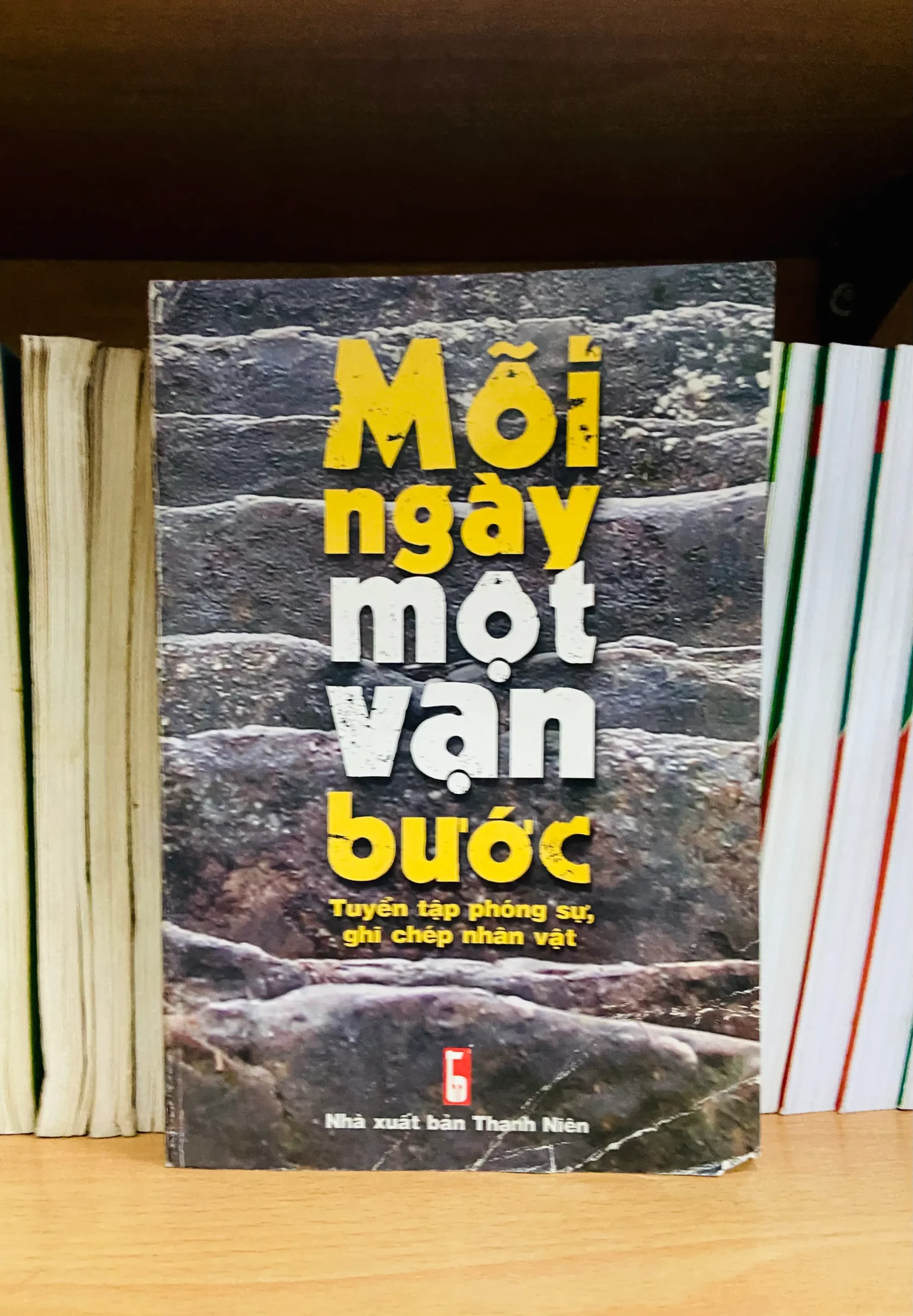 Mỗi ngày một vạn bước - Văn học VAVOVK0-204