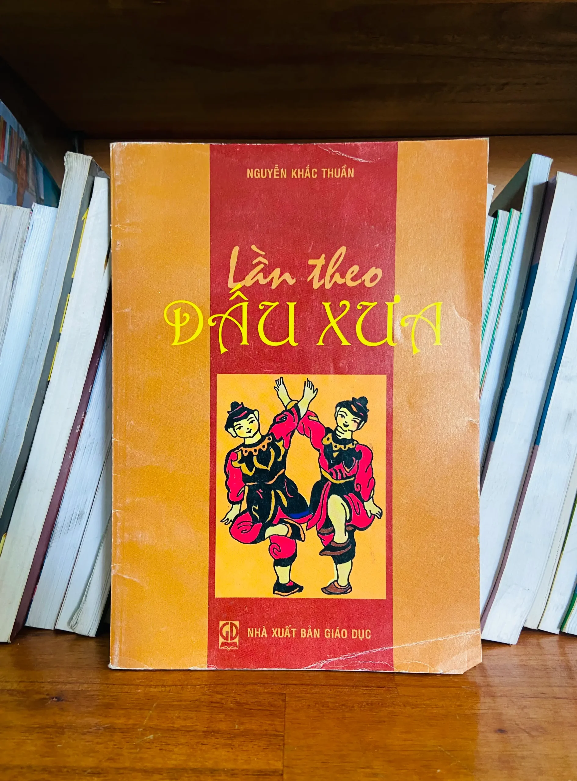 Lần theo dấu xưa - Nguyễn Khắc Thuần - Lịch sử VAVOB1T2-60