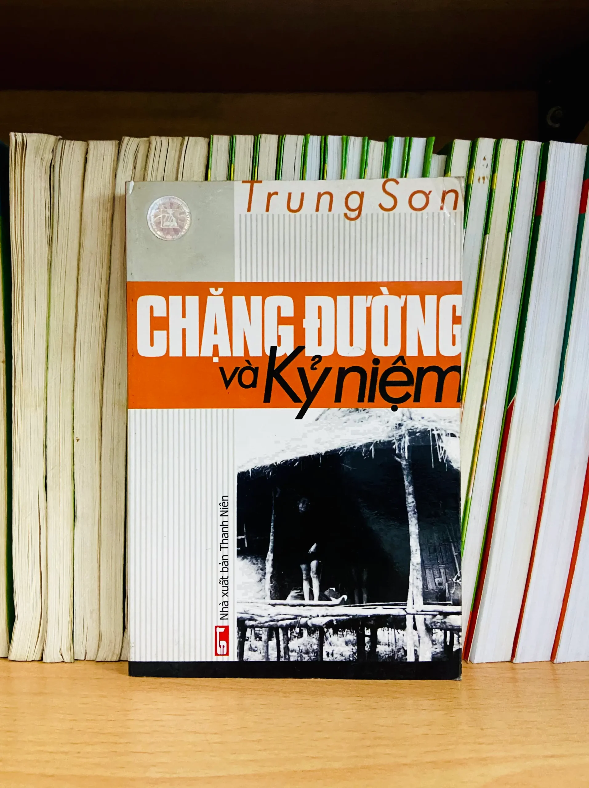 Chặng đường và Kỷ niệm - Trung Sơn - Văn học VAVOVK0-107
