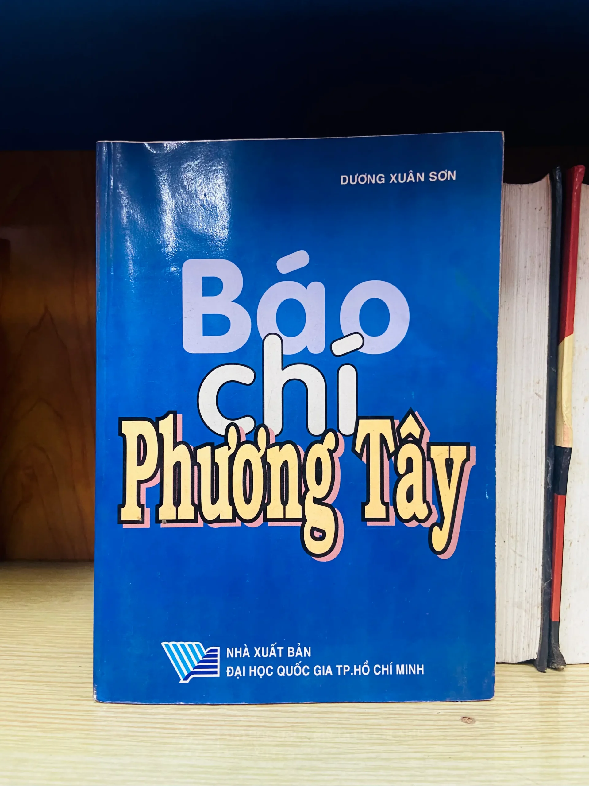 Báo chí phương Tây - Báo Chí VAVOY7-23