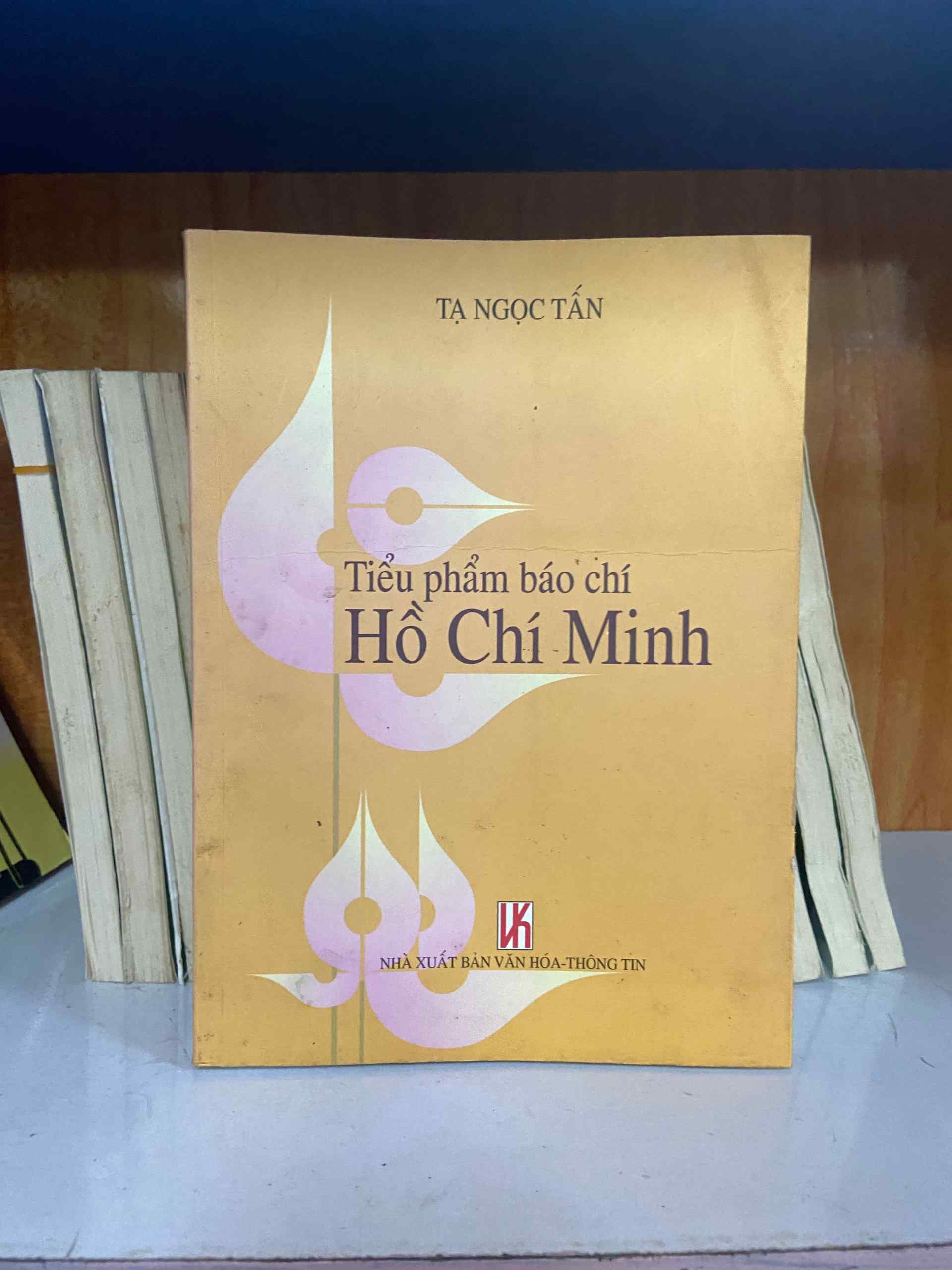 Tiểu phẩm báo chí Hồ Chí Minh - Tạ Ngọc Tấn - Văn hóa VAVOY-45
