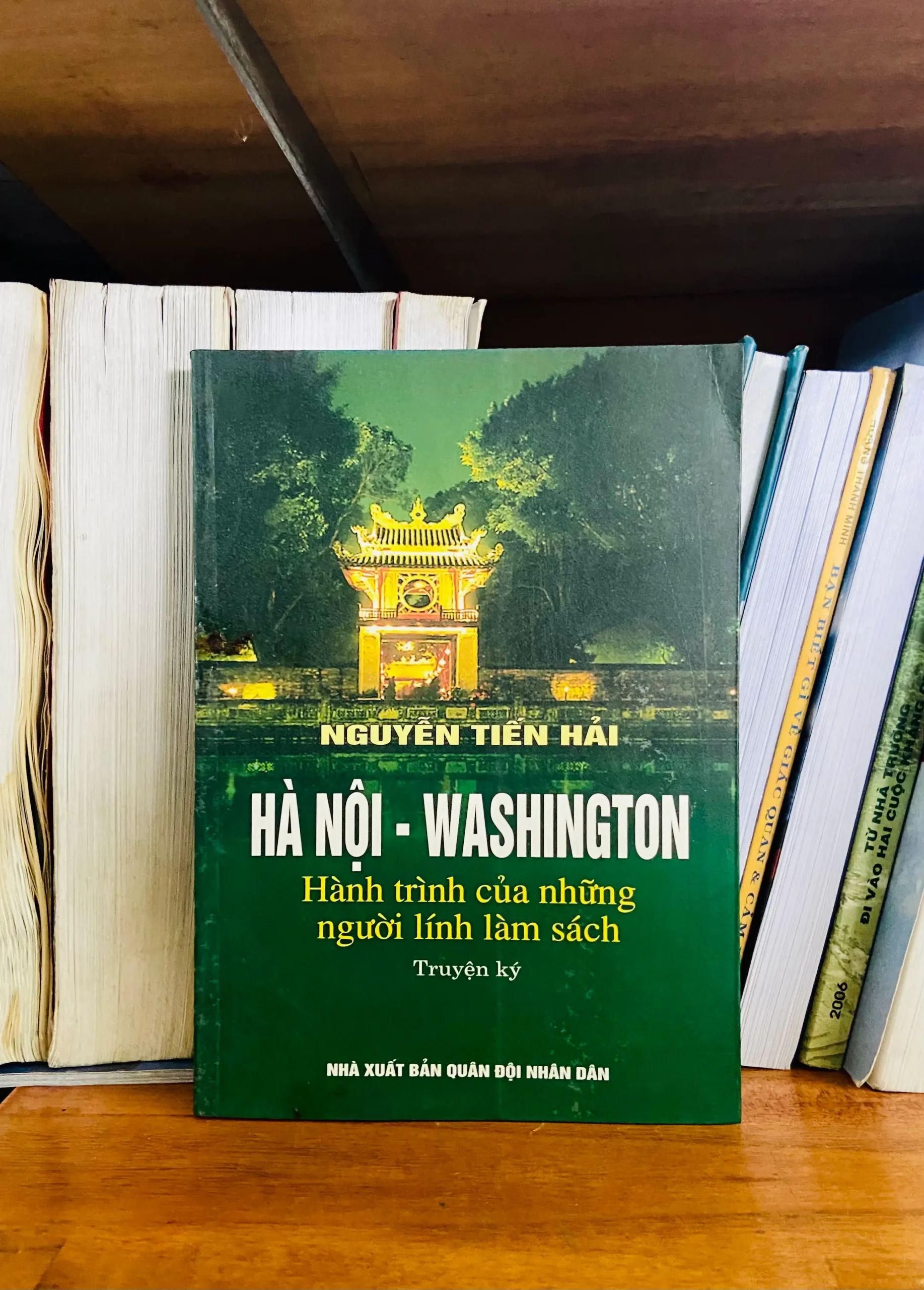 Hà Nội - Washington Hành trình của những người lính làm sách - Văn học VAVOB1T2-14