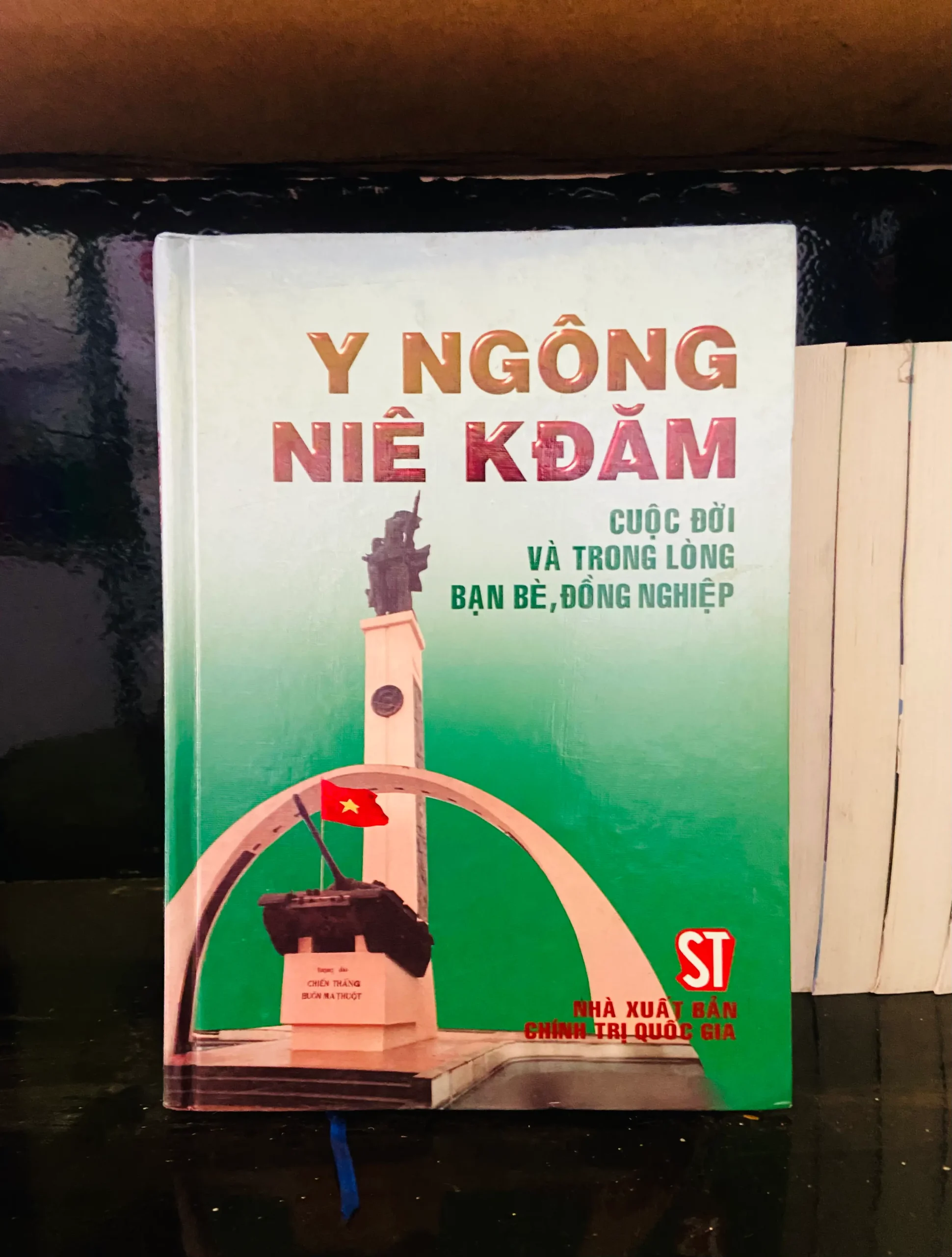 Y Ngông Niê KĐăm - Văn học VAVOA1T2-27