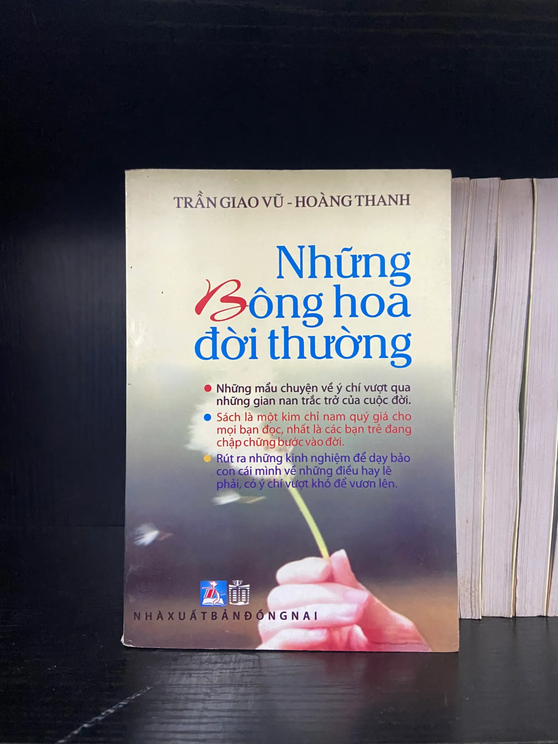 Những bông hoa đời thường - Trần Giao Vũ, Hoàng Thanh - Phát triển bản thân VAVOX0C1-1