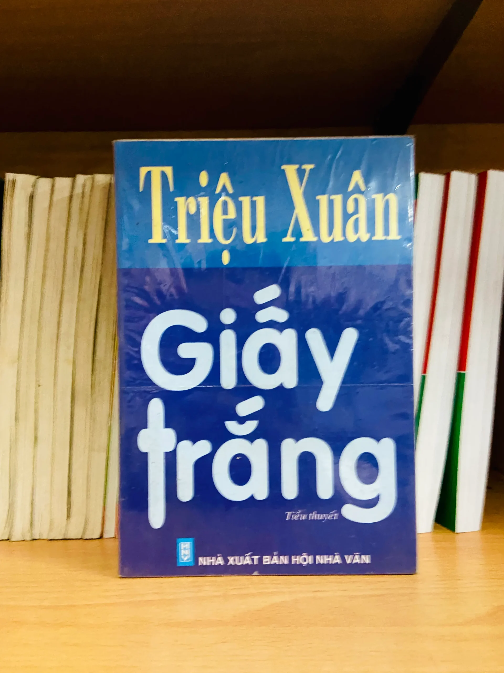 Giấy trắng - Triệu Xuân - Văn hóa VAVOD1O3N5C4-18