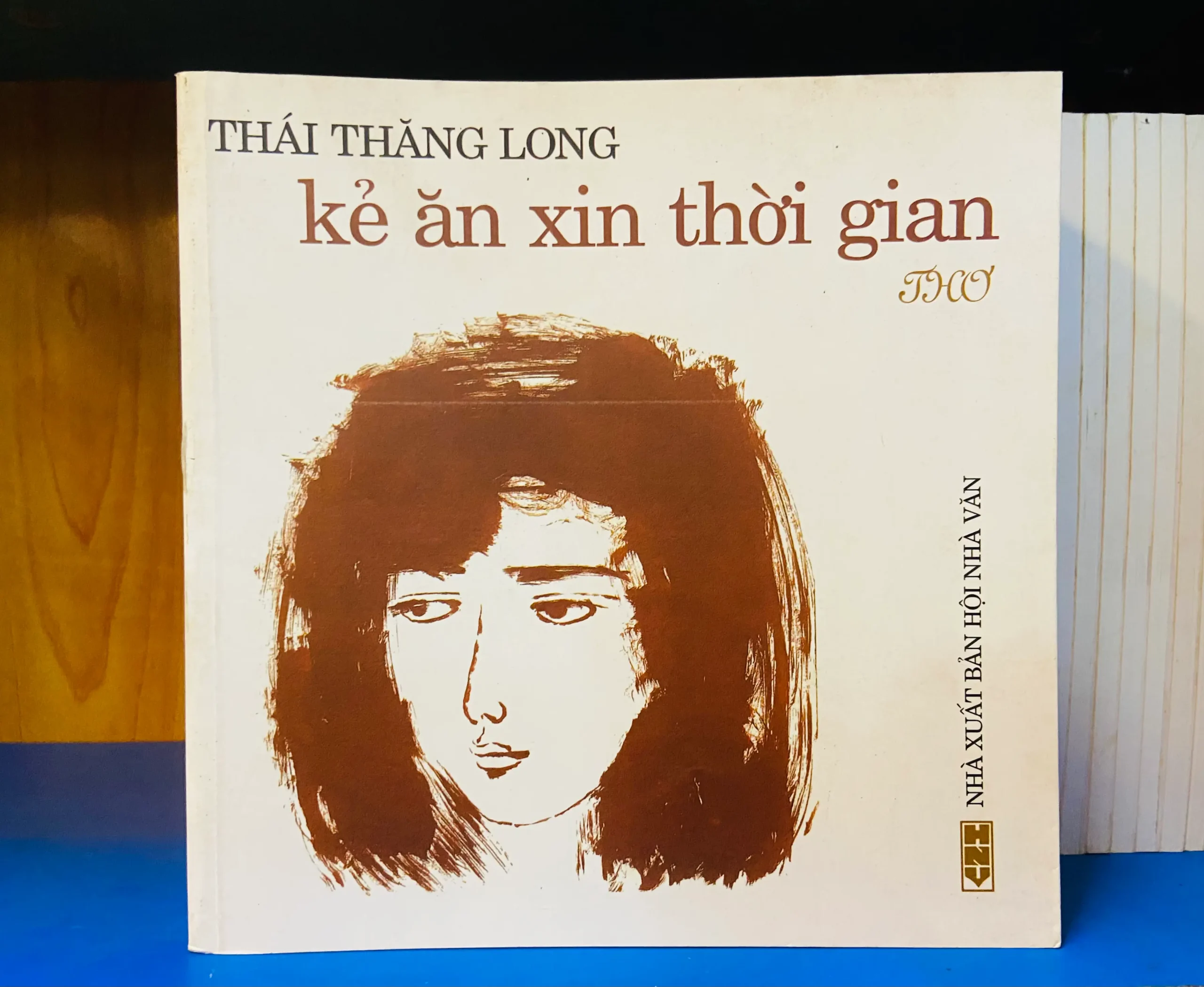 Kẻ ăn xin thời gian - Văn học VAVOY6S-28