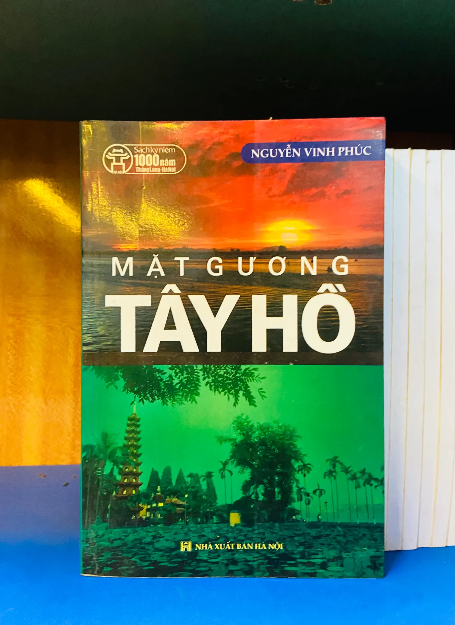 Mặt gương Tây Hồ - Văn học VAVOY6-17