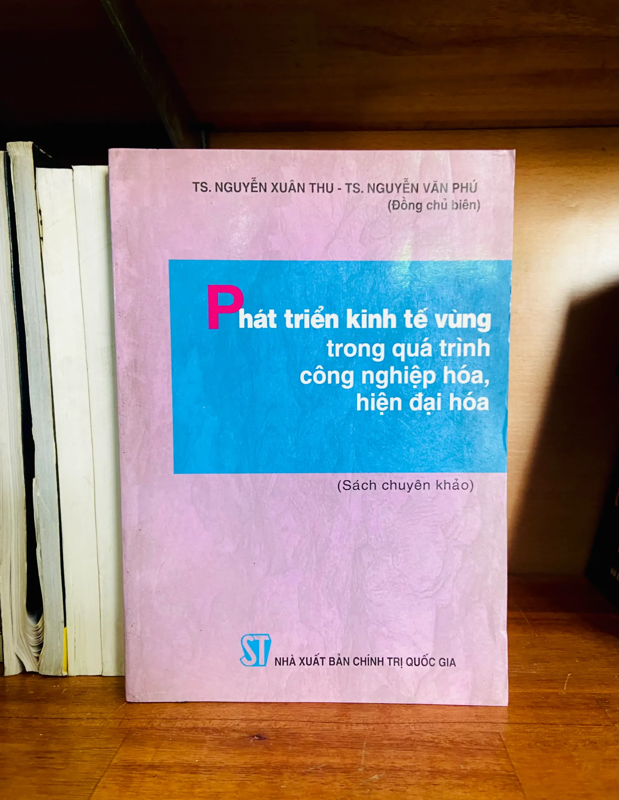 Phát triển kinh tế vùng - Pháp luật VAVOB1T2-31