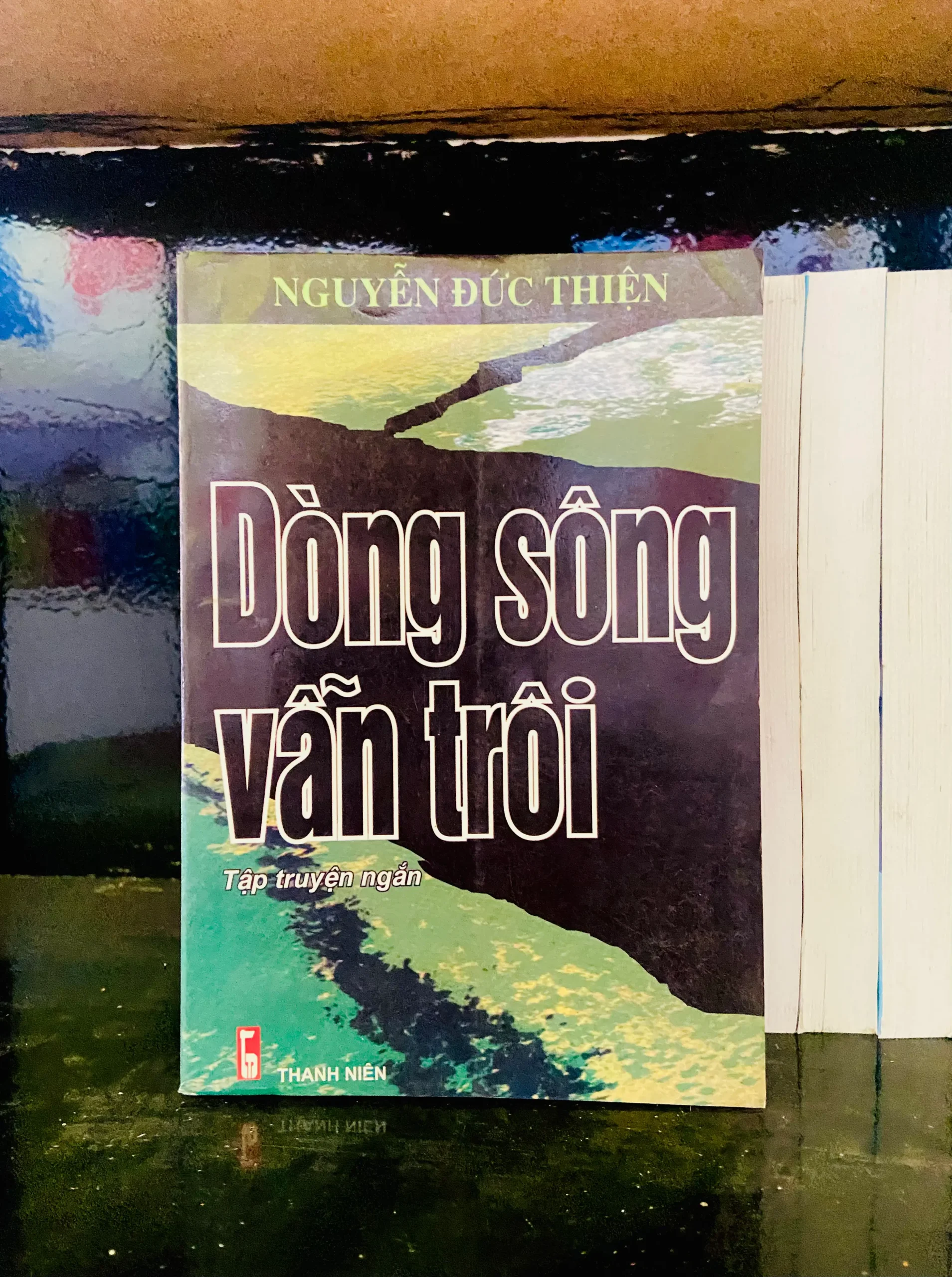 Dòng sông vẫn trôi - Nguyễn Đức Thiện - Văn học VAVOA1T2-14
