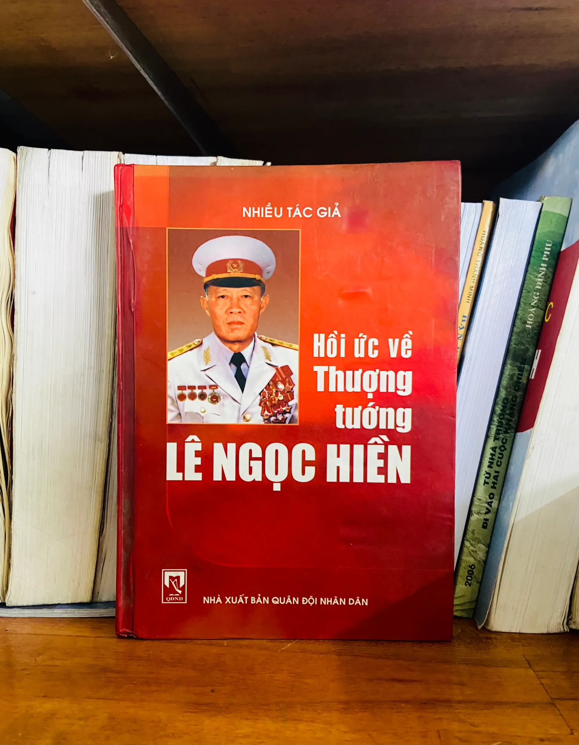 Hồi ức về Thượng tướng Lê Ngọc Hiền - Nhiều tác giả - Văn học VAVOB1T2-97