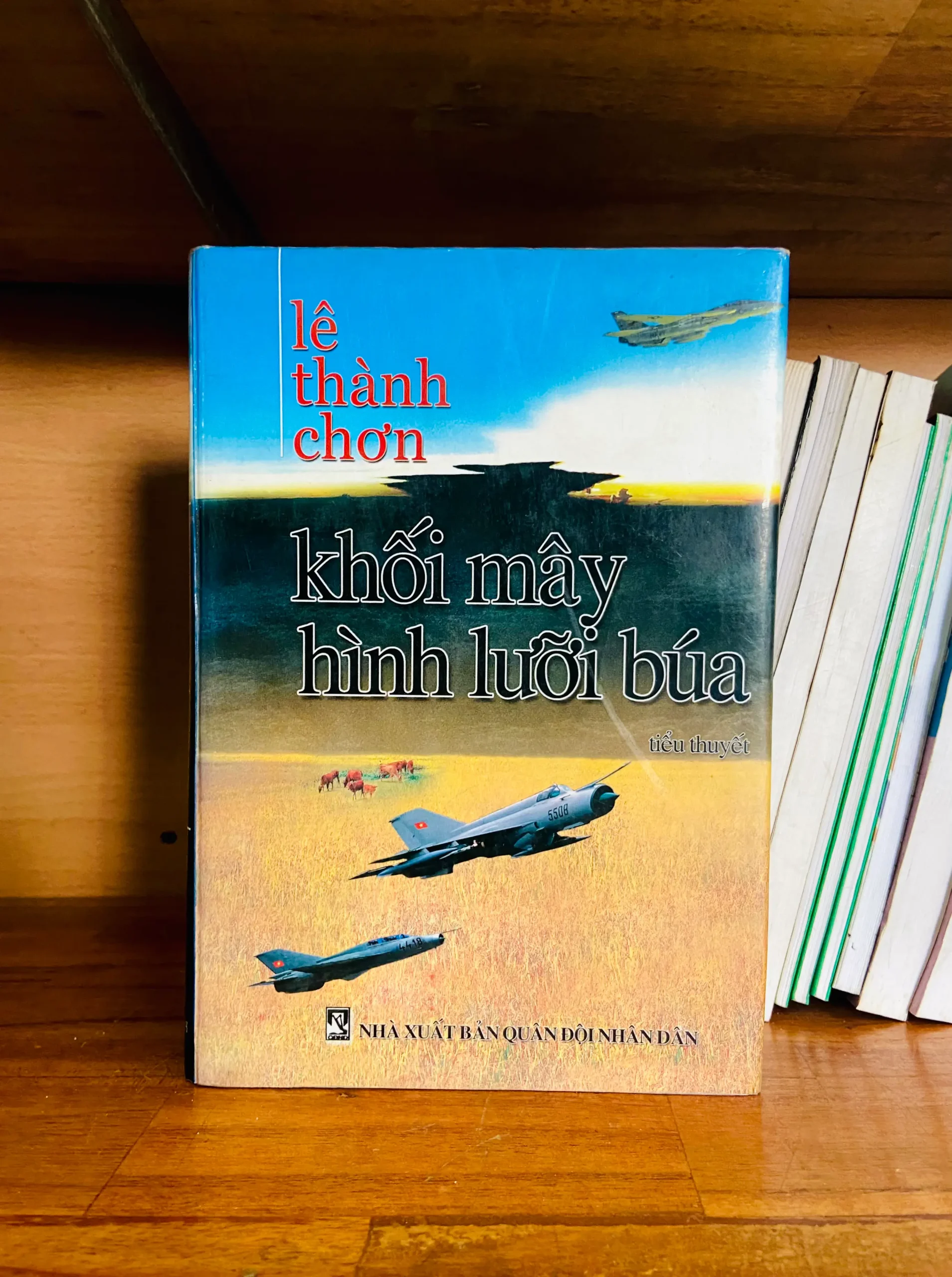 Khối mây hình lưỡi búa - Lê Thành Chơn - Văn học VAVOB1T2-47