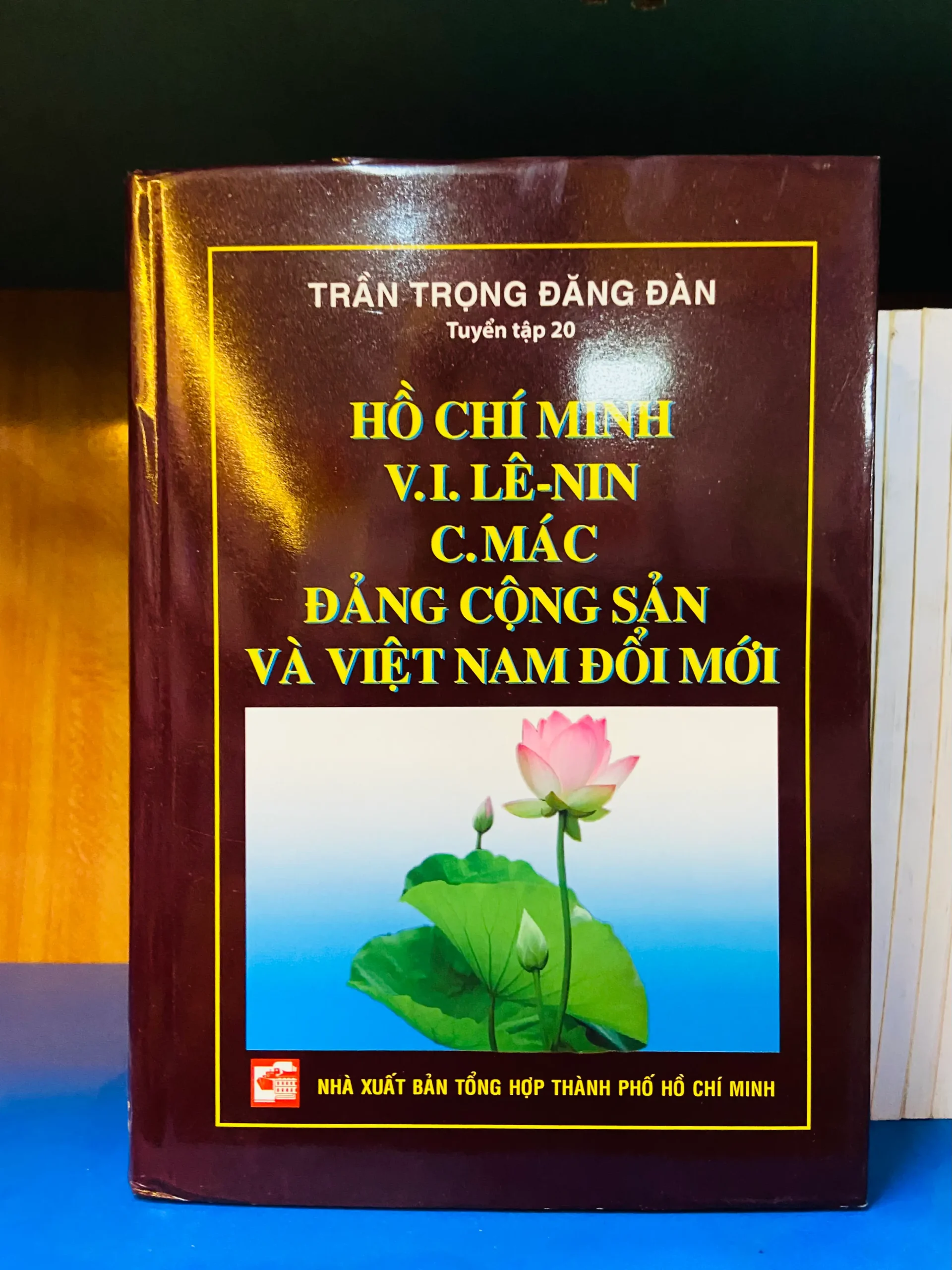 Hồ Chí Minh V.I.Lê-Nin C.Mác Đảng Cộng Sản và Việt Nam Đổi mới - Tôn giáo VAVOY8-3