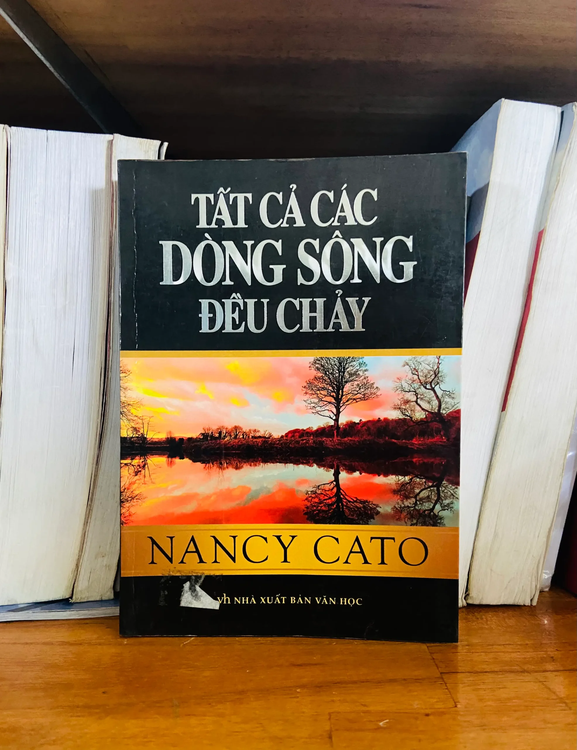 Tất cả các dòng sông đều chảy - Nancy Cato - Văn học VAVOB1T2-112