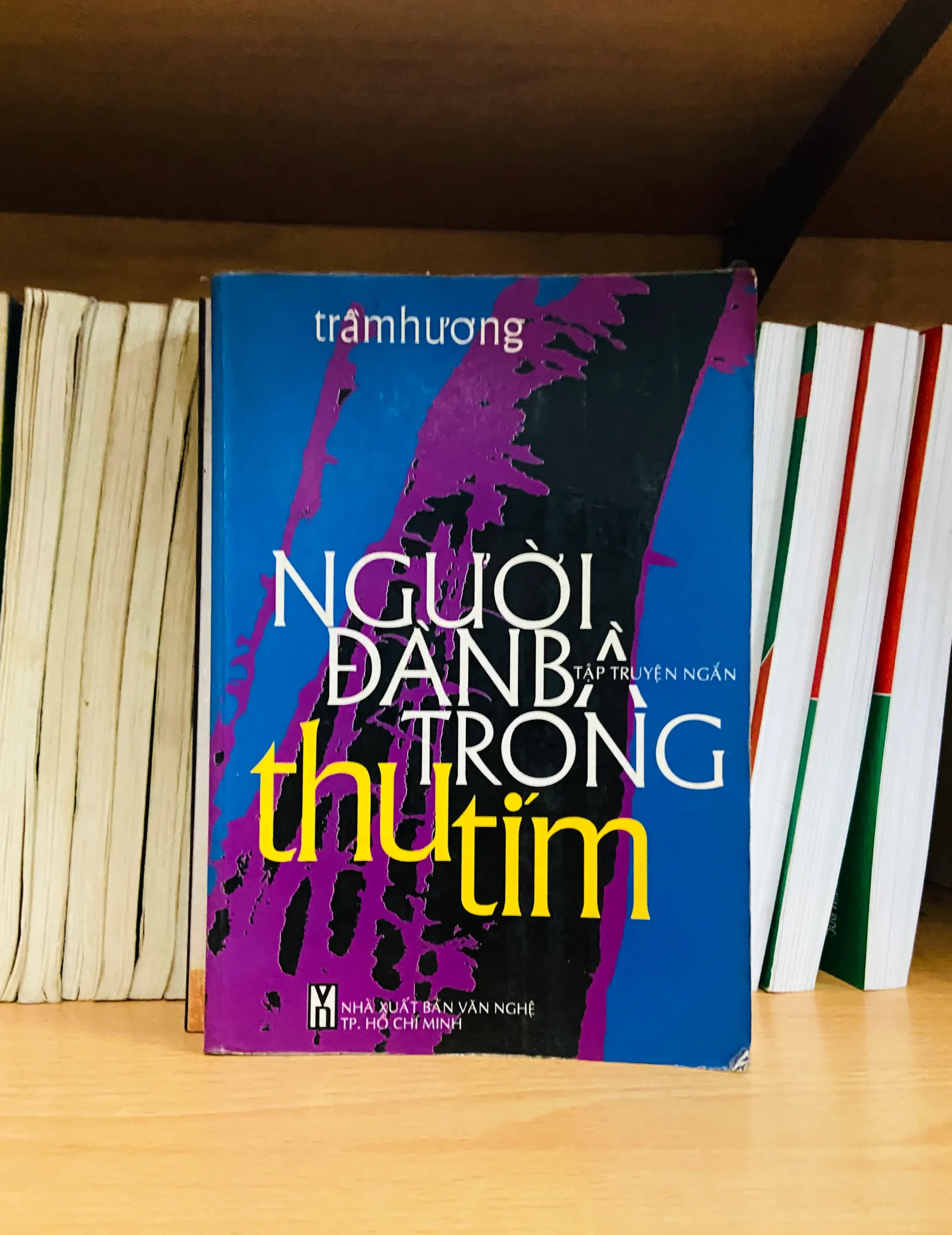 Người đàn bà trong thu tím - Trầm Hương - Văn hóa VAVOD1O3N5C1-6