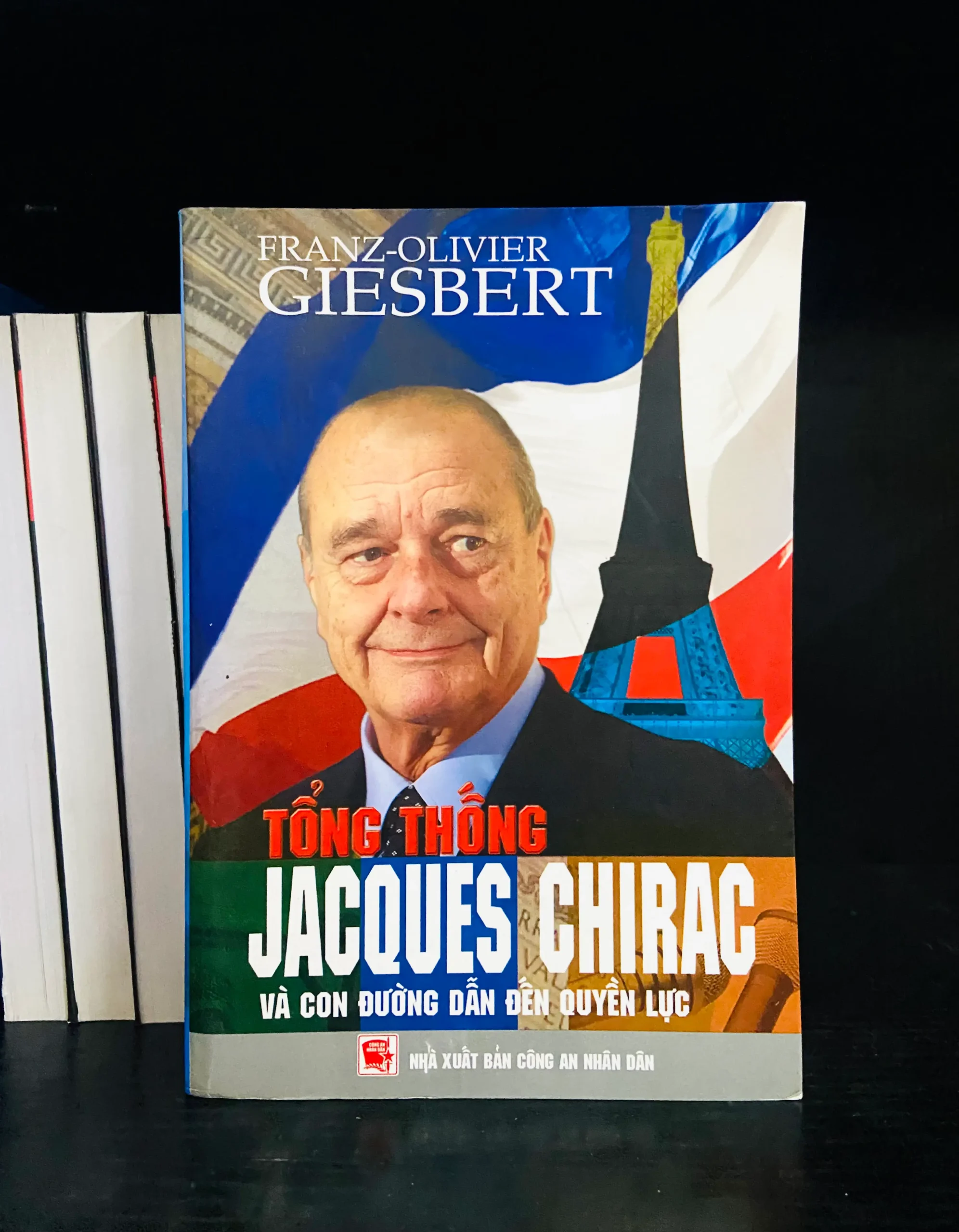 Tổng thống Jacques Chirac và con đường dẫn đến quyền lực - Franz Oliver Giesbert - Pháp luật VAVOD1K1C2-7