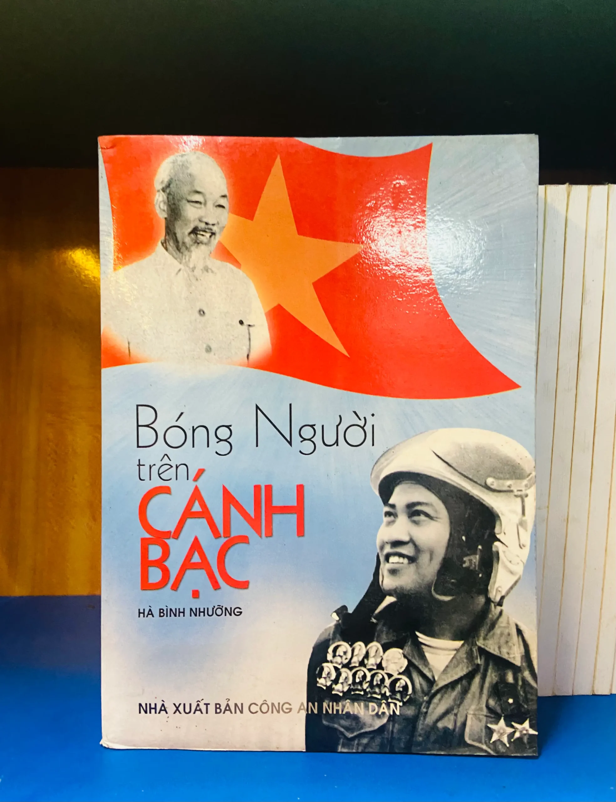 Bóng Người trên cánh bạc - Văn học VAVOY-42