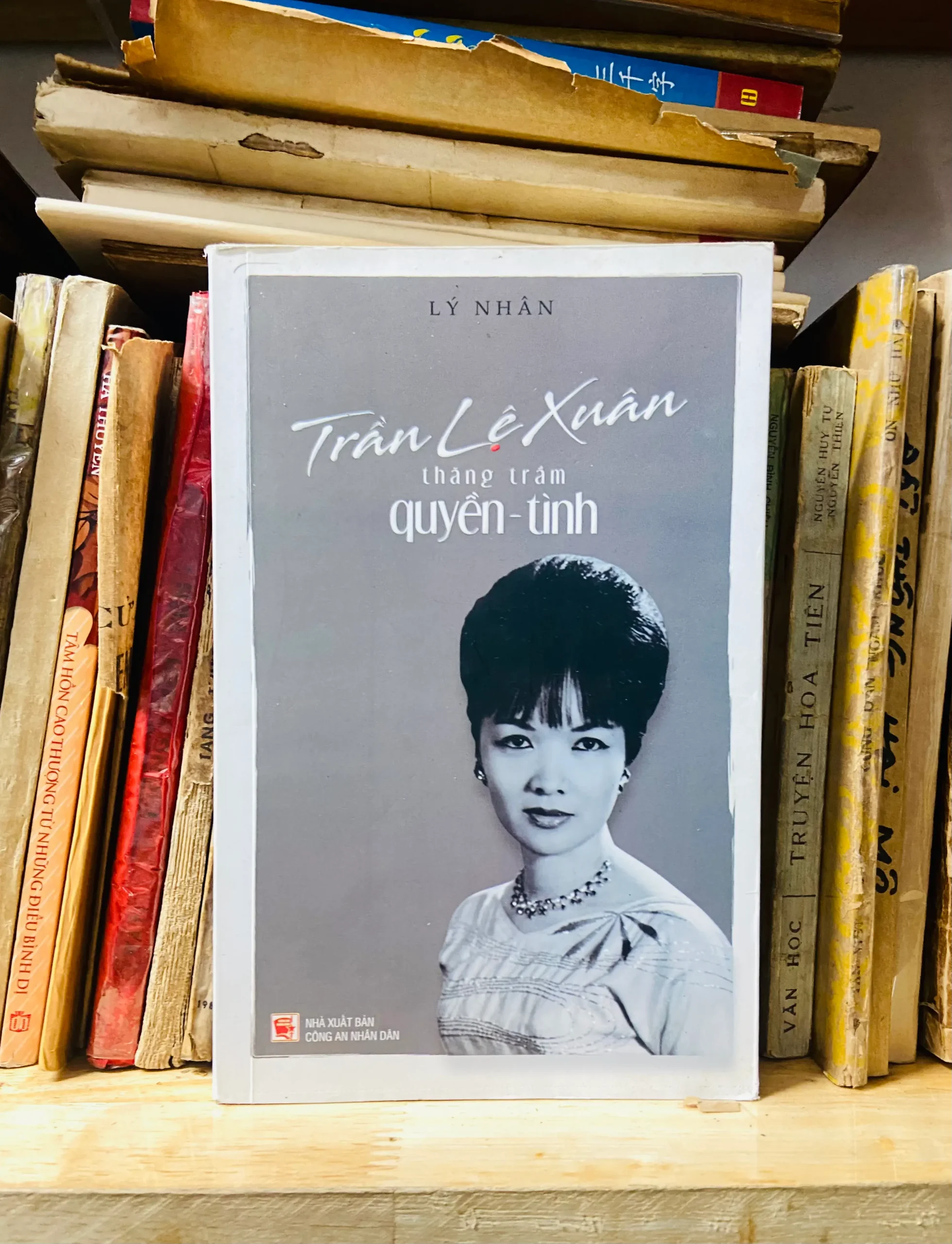 Trần Lệ Xuân thăng trầm Quyền-Tình - Văn học VAVOAAA-105