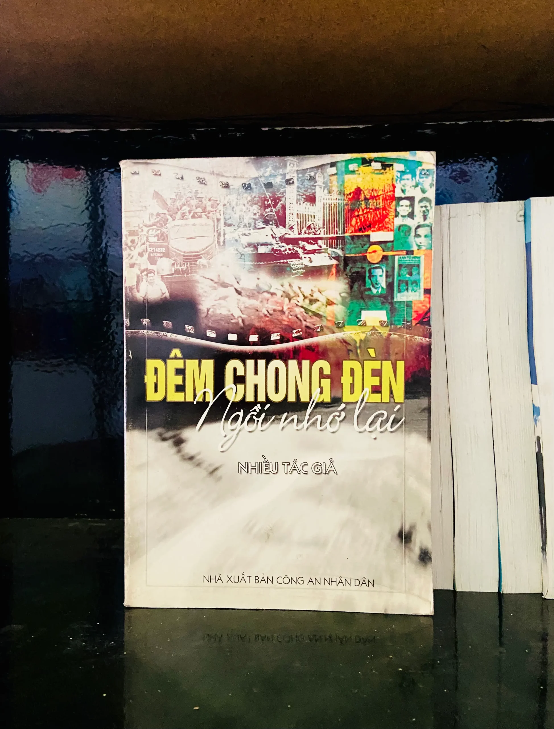 Đêm chong đèn ngồi nhớ lại - Nhiều tác giả - Lịch sử VAVOA1T2-60