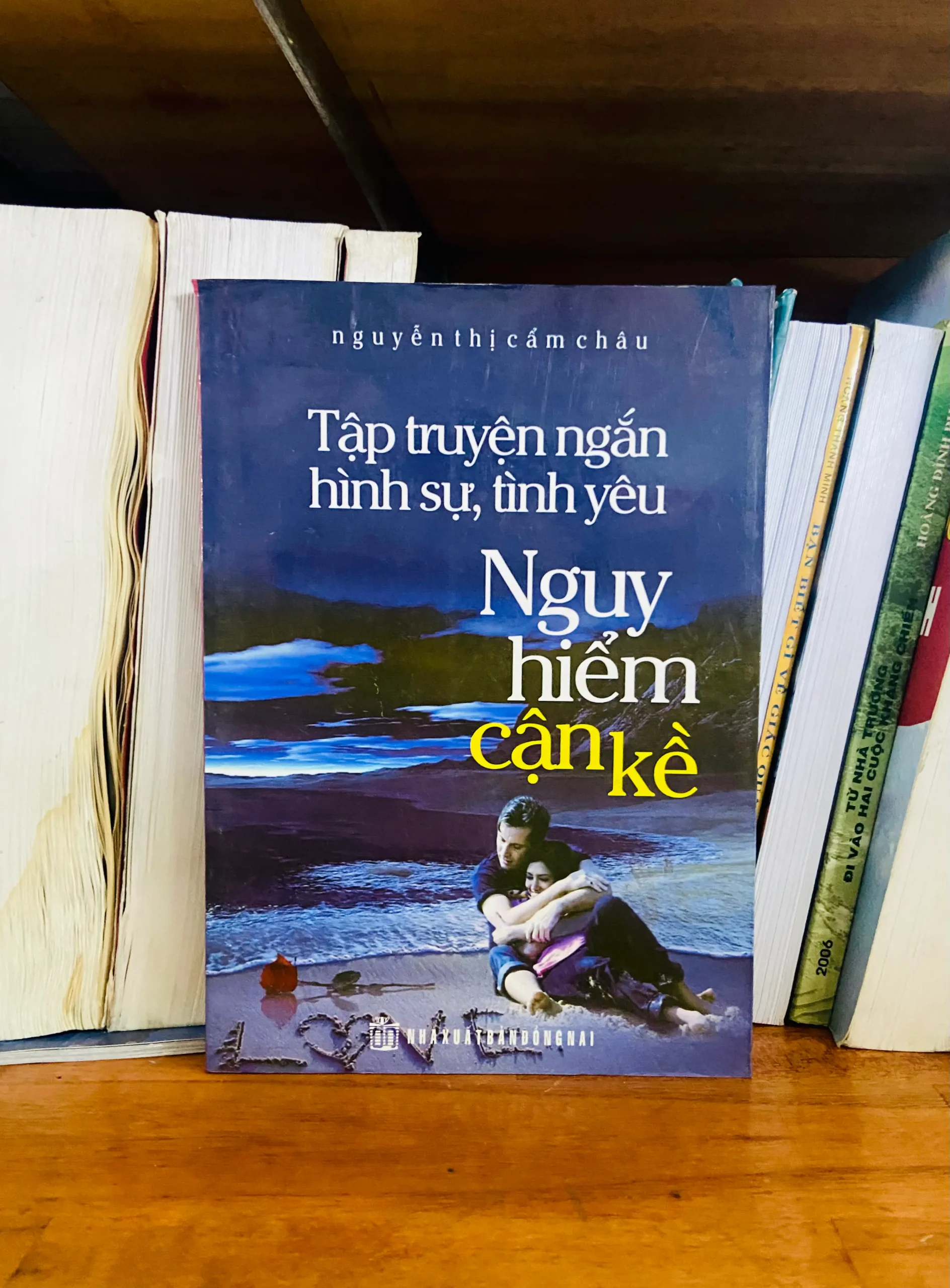 Nguy hiểm cận kề - Nguyễn Thị Cẩm Châu - Văn học VAVOB1T2-77