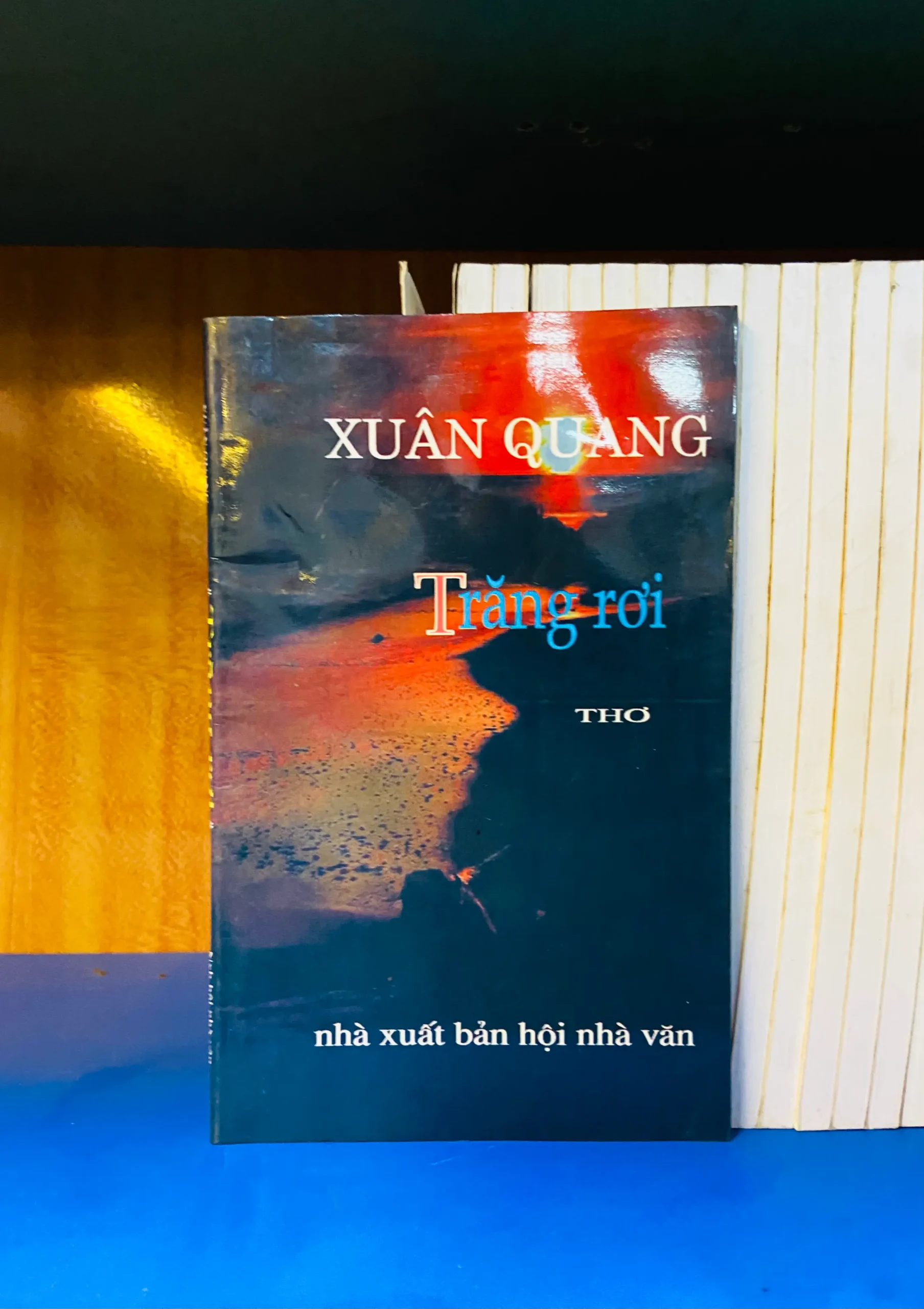 Trăng rơi - Văn học VAVOY7S-15