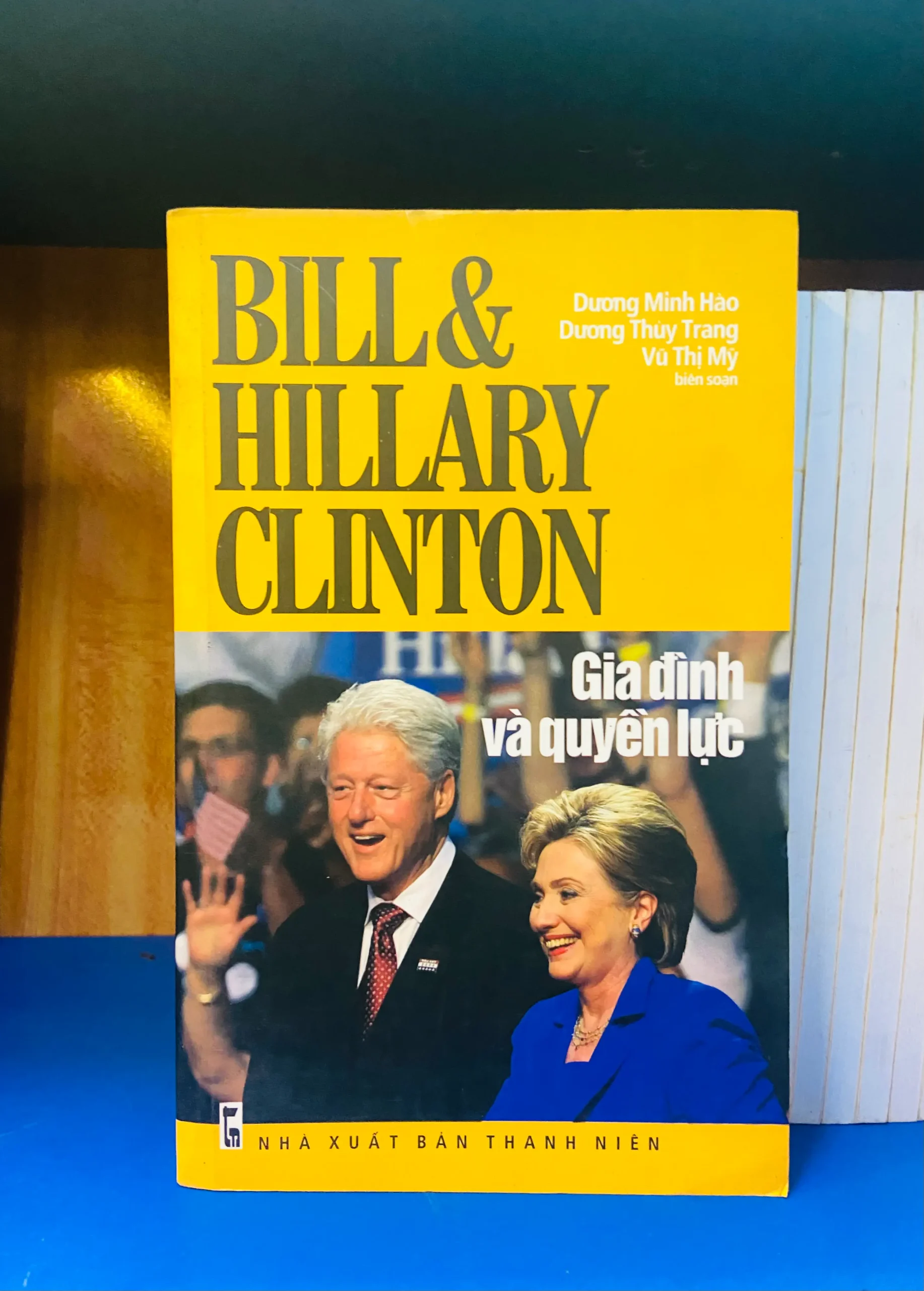 Bill & Hillary Clinton Gia đình và quyền lực - Phát triển bản thân VAVOY-16