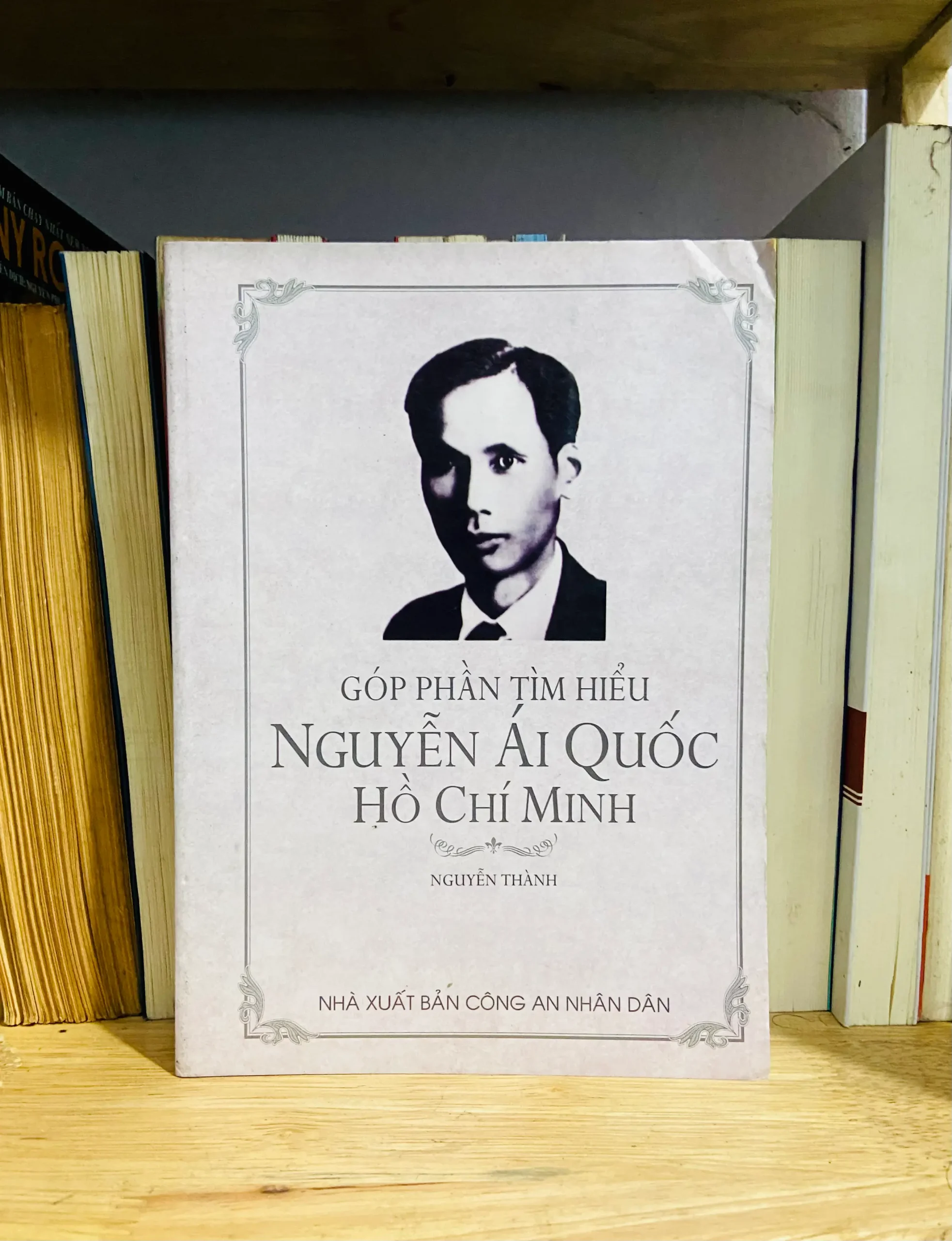 Góp phần tìm hiểu Nguyễn Ái Quốc Hồ Chí Minh - Nguyễn Thành - Pháp luật VAVOC2T1-9