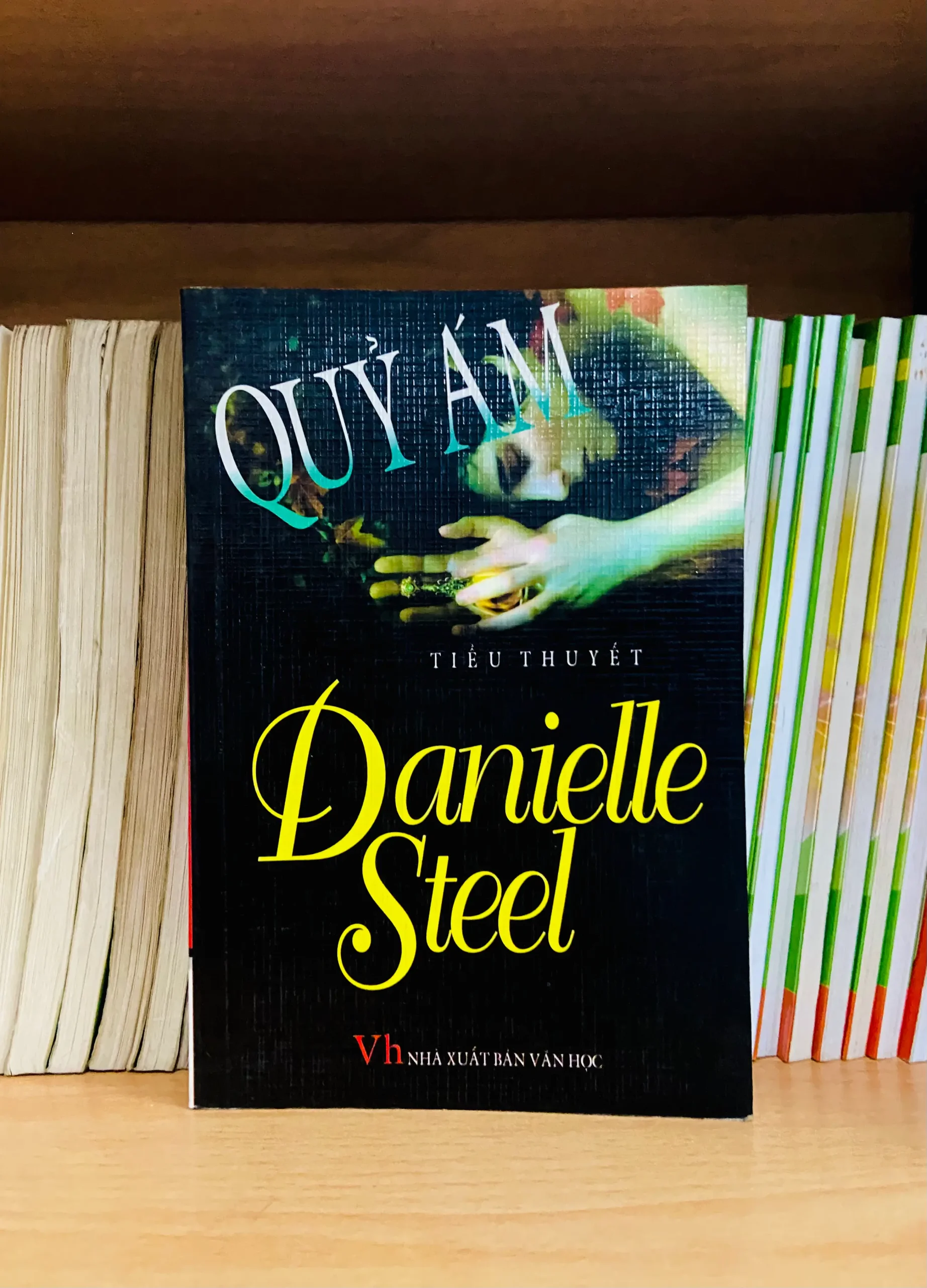 Quỷ ám - Danielle Steel - Văn học VAVOD1O3N5C2-4