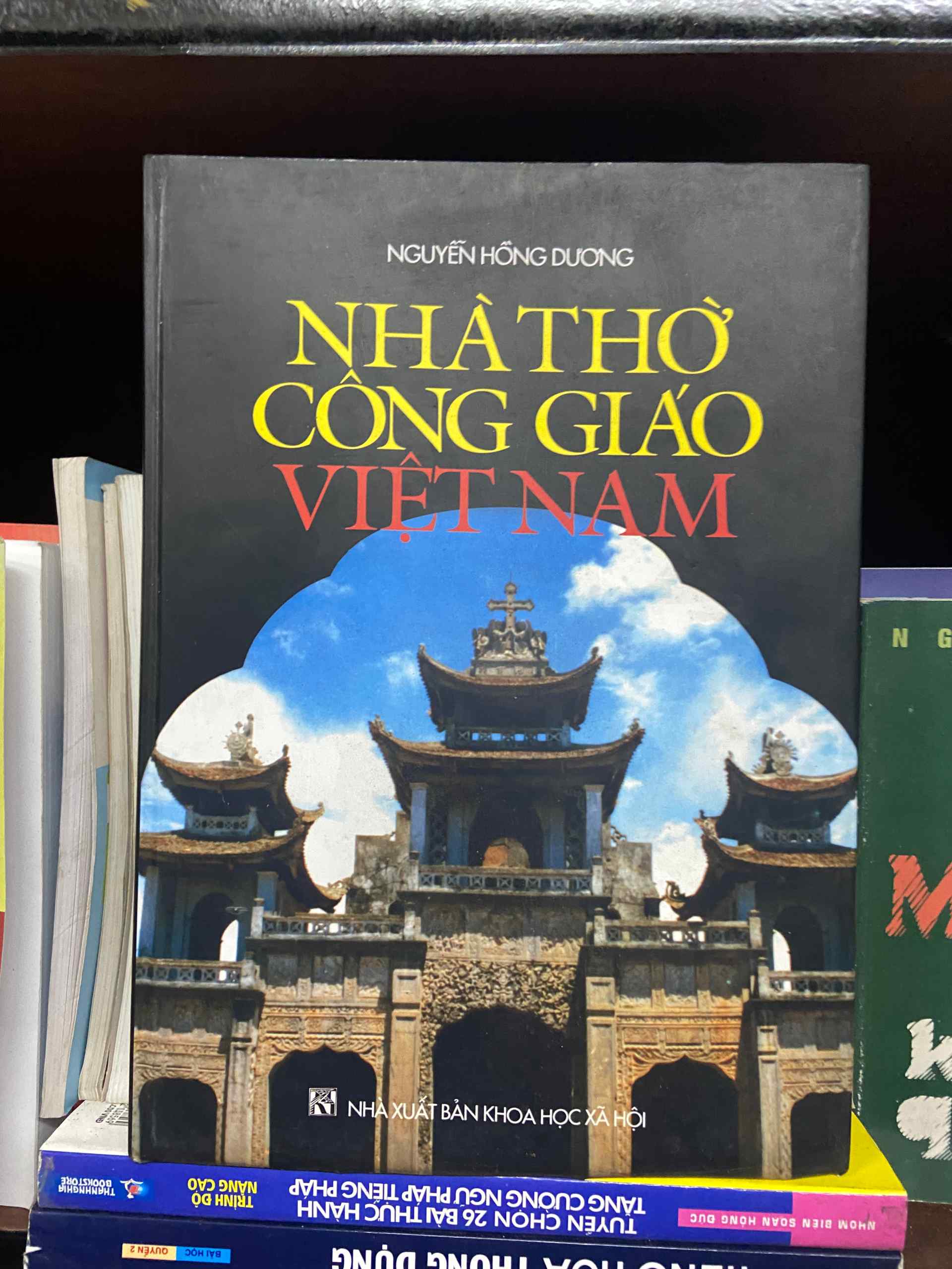 Nhà thờ Công giáo Việt Nam - Nguyễn Hồng Dương - Khoa học VAVONK1T3-10