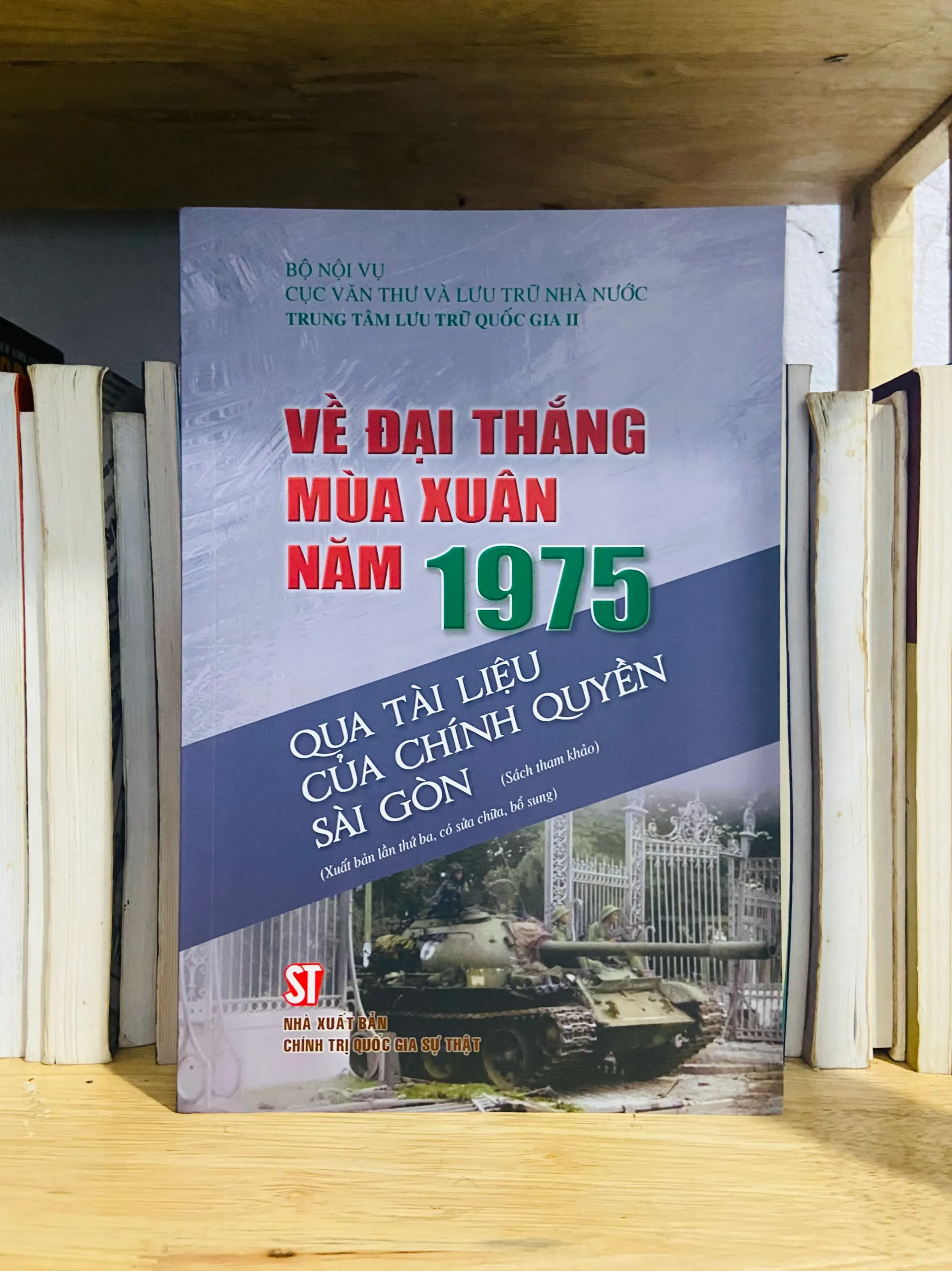 Về đại thắng mùa xuân năm 1975 - Văn học VAVOBXN-CT9