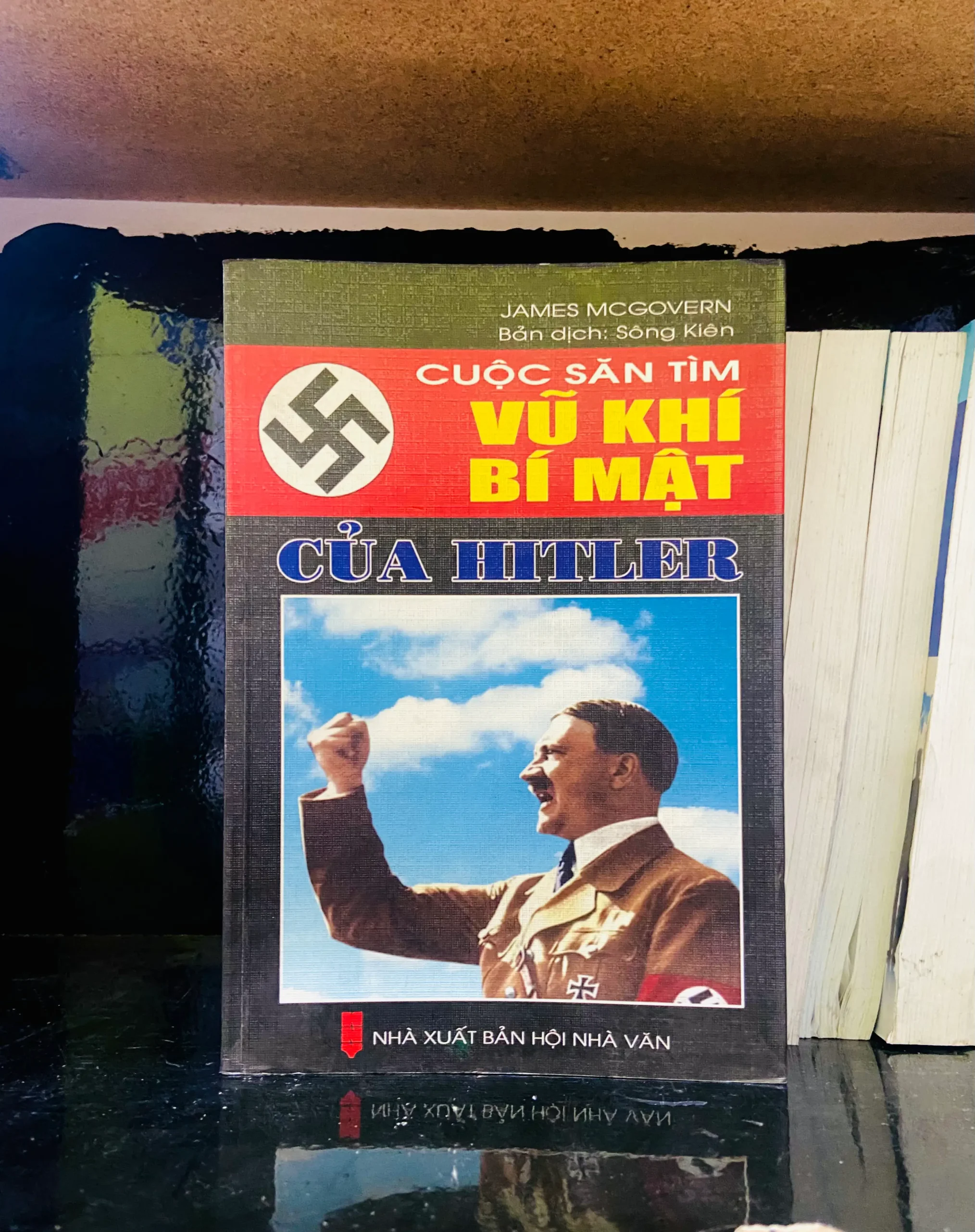 Cuộc săn tìm vũ khí bí mật của Hitler - James Mcgovern - Lịch sử VAVOA1T3- 10