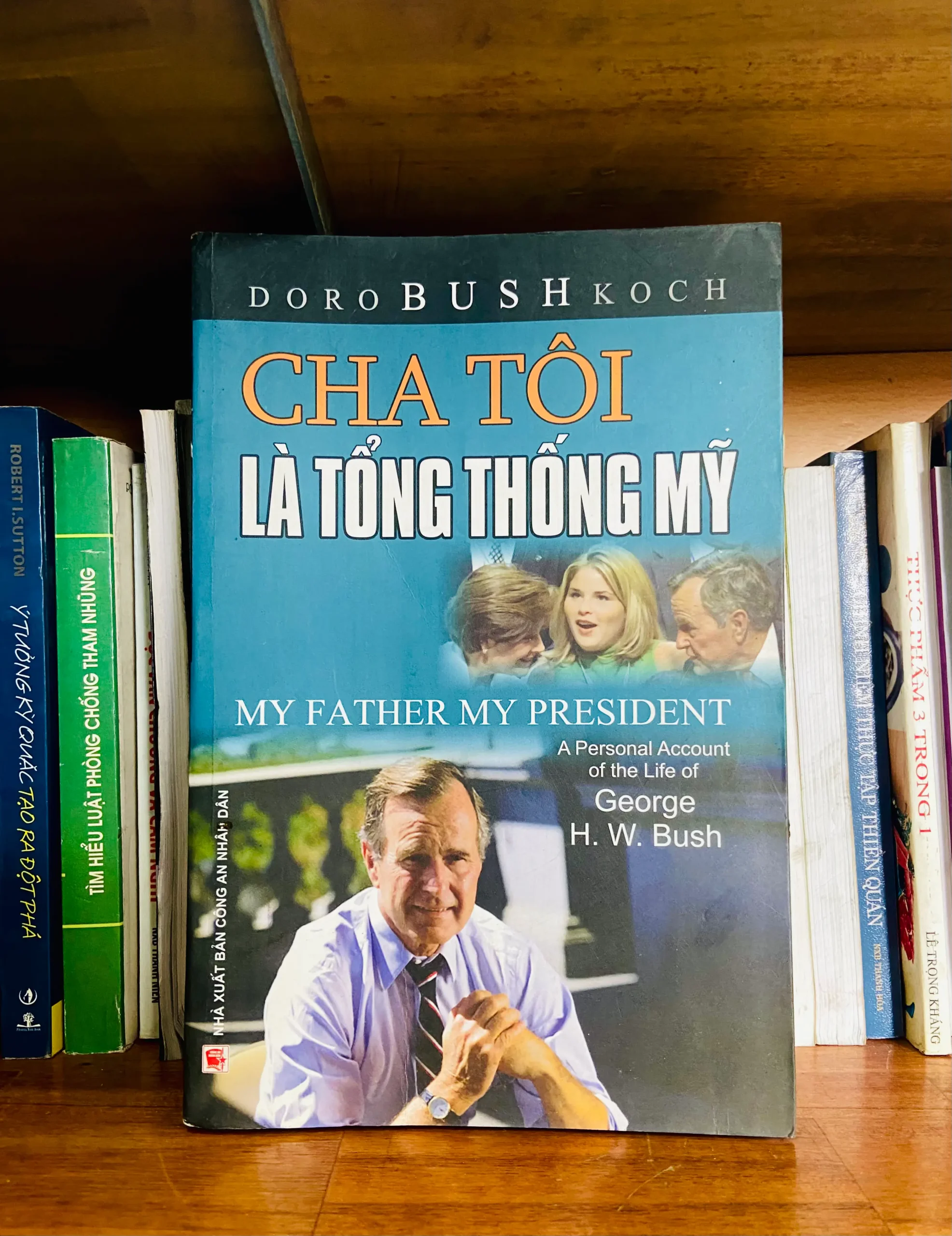 Cha tôi là tổng thống Mỹ - Doro Bush Koch - Pháp luật VAVOB1T2-30