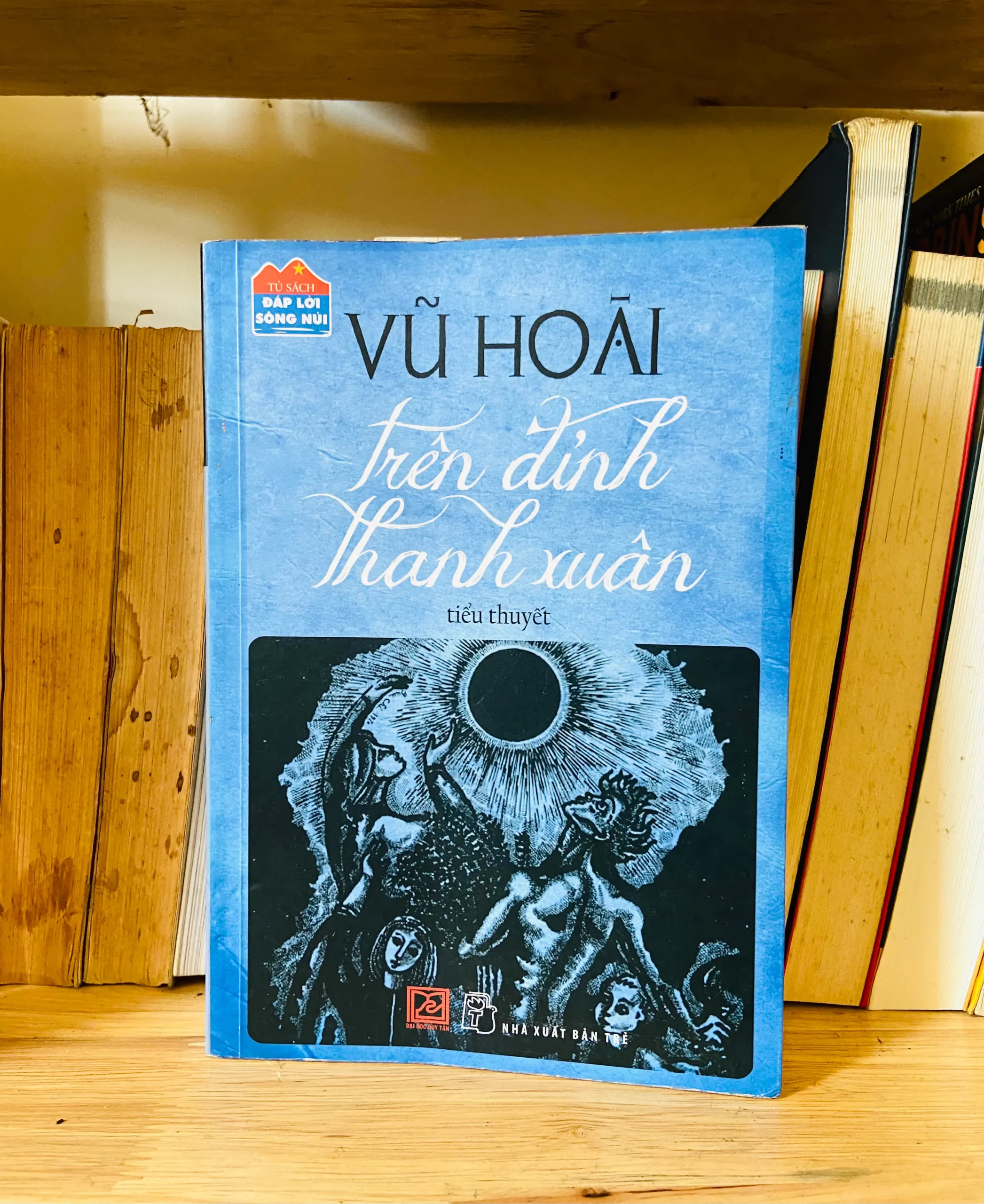 Trên đỉnh thanh xuân - Vũ Hoài - Văn học VAVOAAA-107