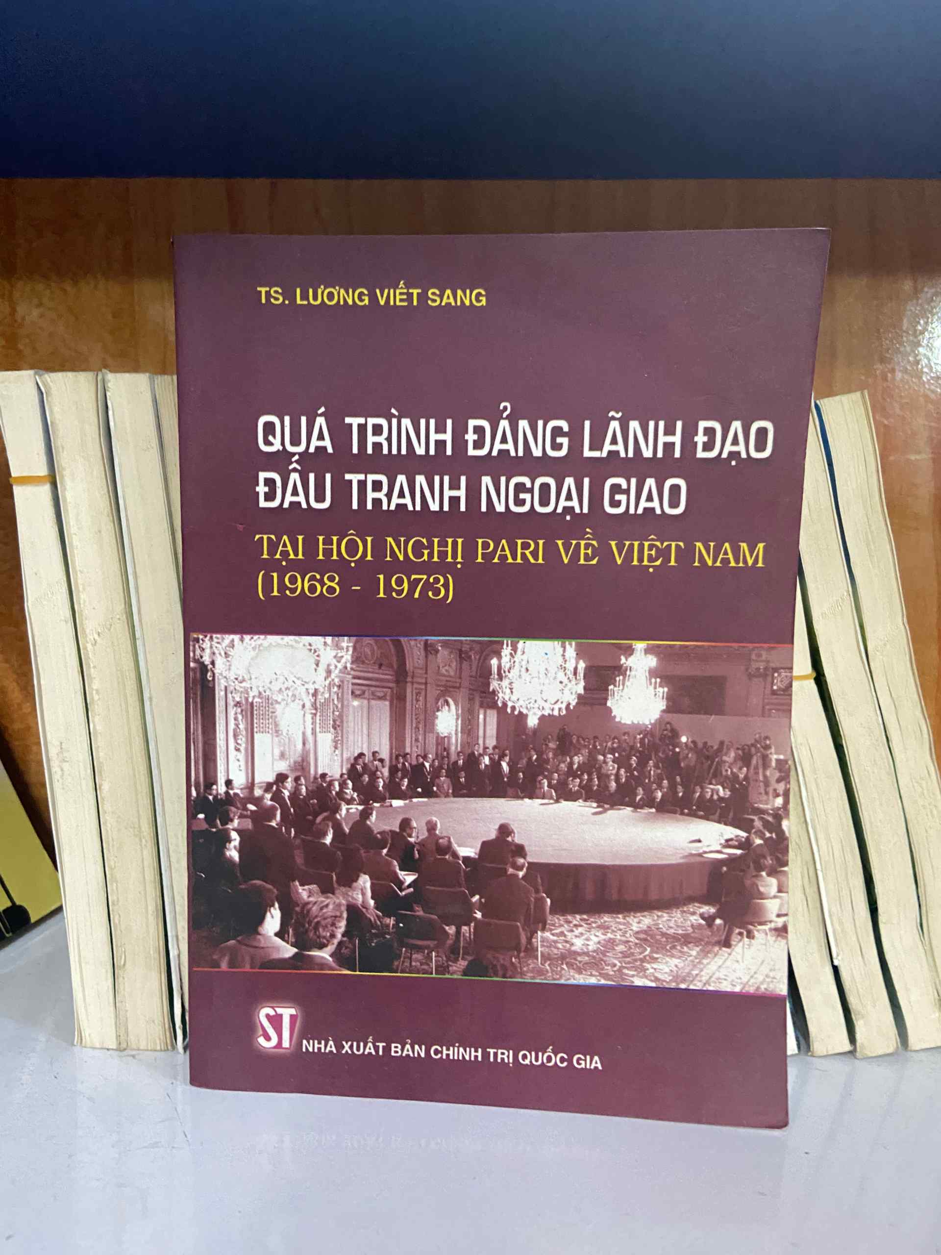 Quá trình Đảng lãnh đạo đấu tranh Ngoại giao tại hội nghị Paris về VN - Văn học VAVOY-47