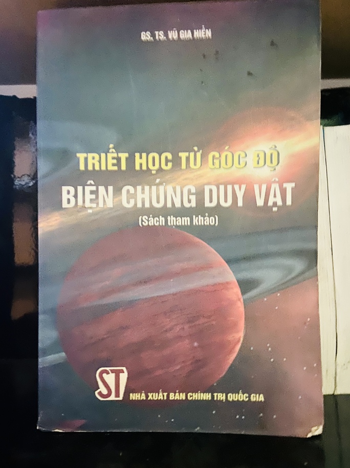 Triết học từ góc độ Biện chứng duy vật - Vũ Gia Hiển - Triết học VAVOA3ST4
