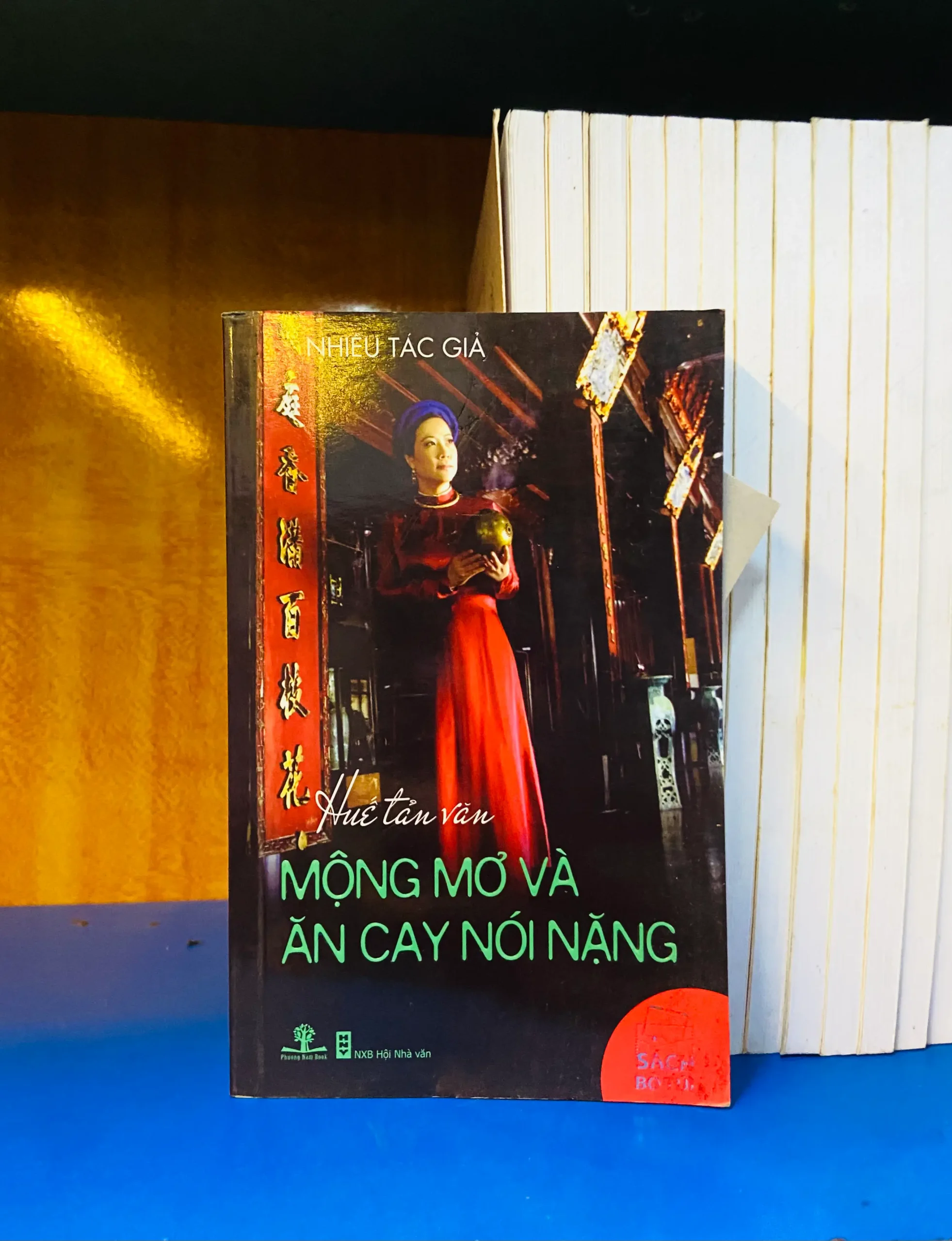 Huế tản văn - Mộng mơ và Ăn cay nói nặng - Văn học VAVOY6-20