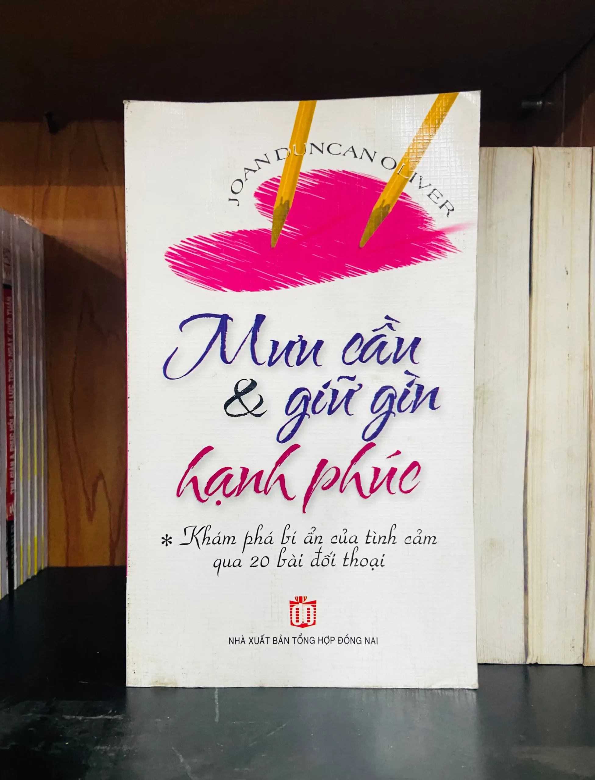 Mưu cầu & giữ gìn hạnh phúc - Văn học VAVOB4D1-24
