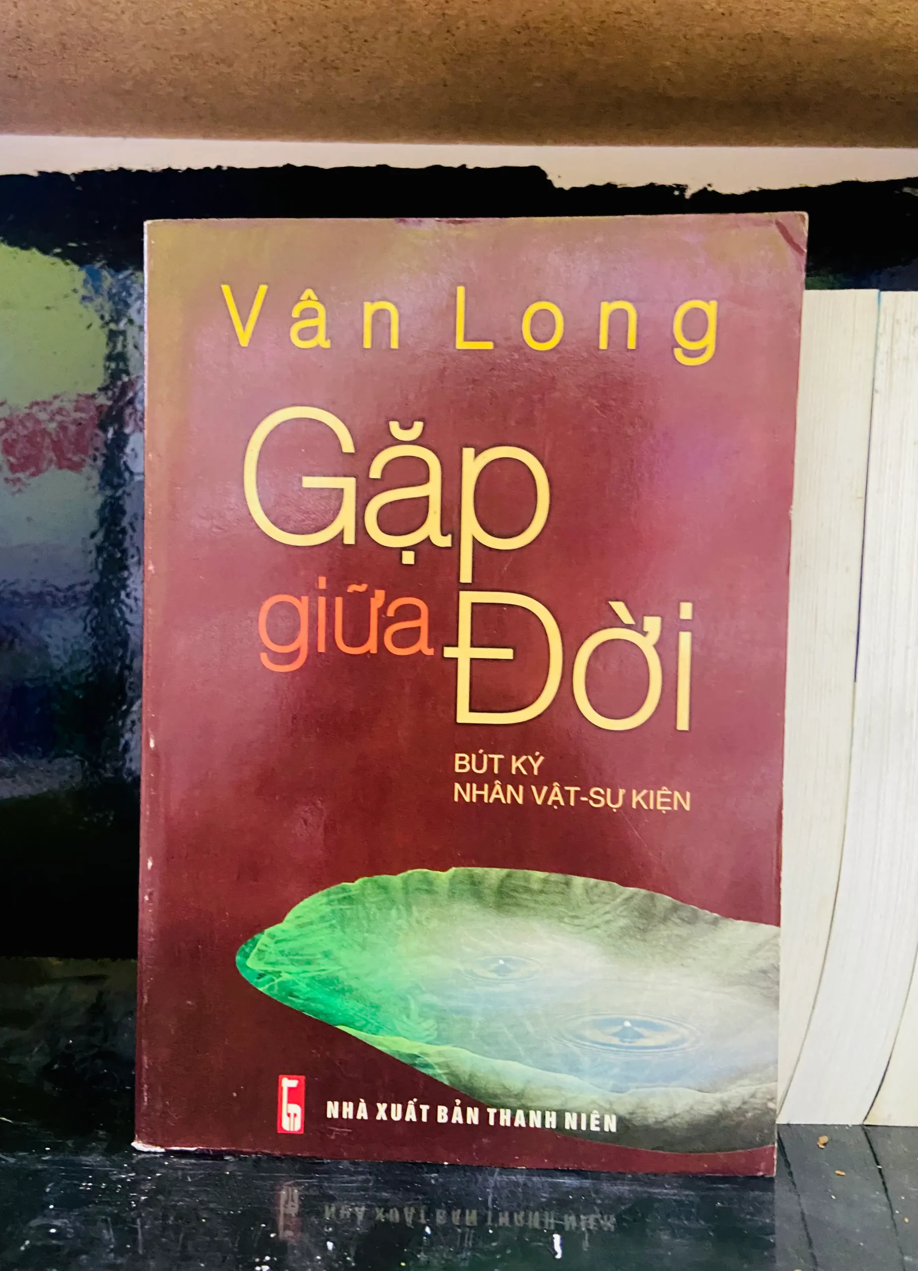 Gặp giữa đời - Vân Long - Văn học VAVOA1T1-40