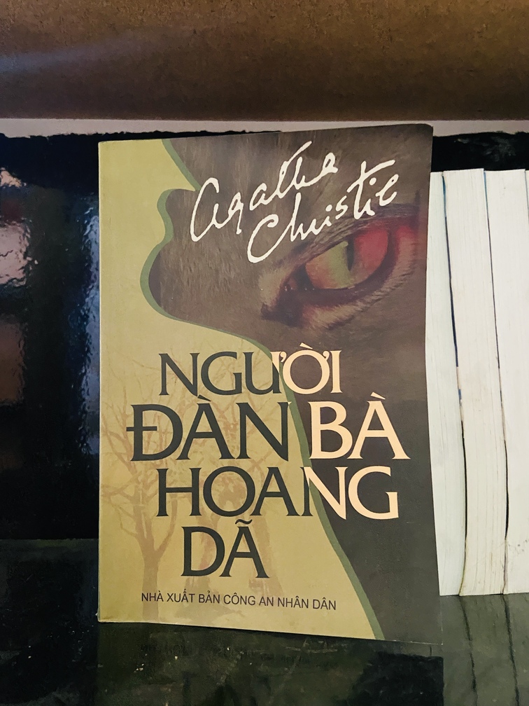 Người đàn bà hoang dã - Agatha Christie - Văn học VAVOA1ST2-5