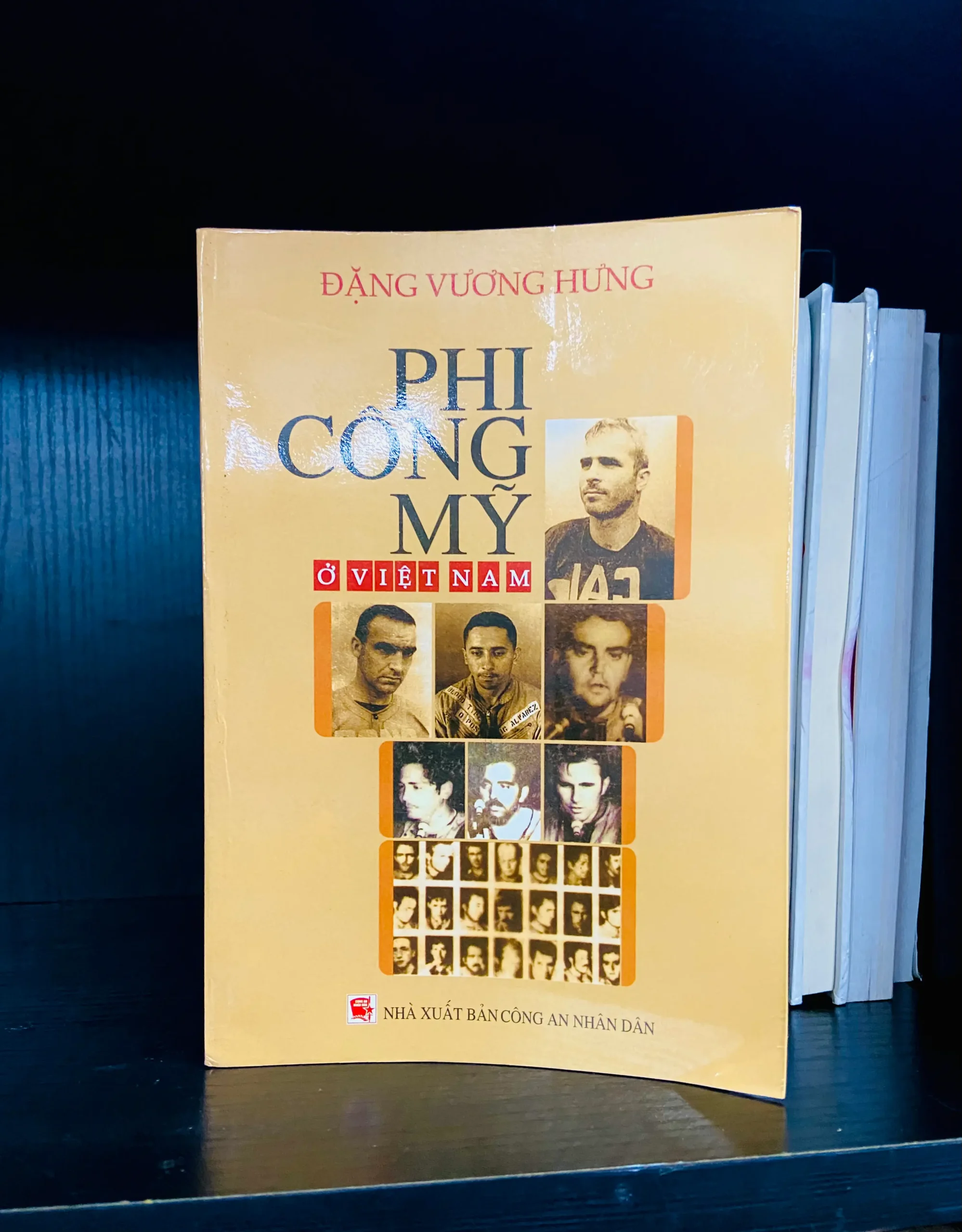 Phi công Mỹ ở Việt Nam - Đặng Vương Hưng - Lịch sử VAVOX-32