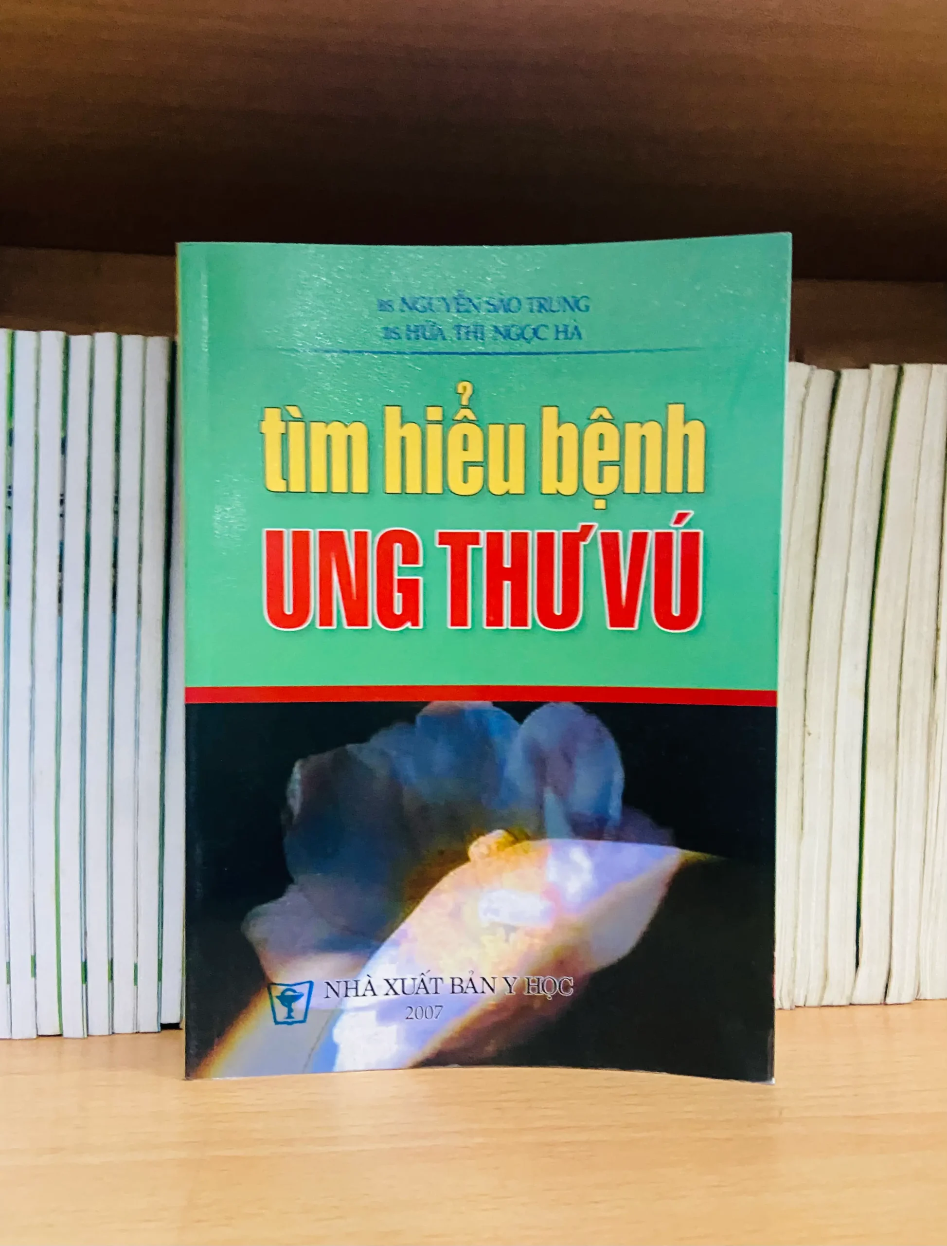 Tìm hiểu bệnh Ung thư vú - Nguyễn Sao Trung, Hứa Thị Ngọc Hà - Lịch sử VAVOA9T2-2